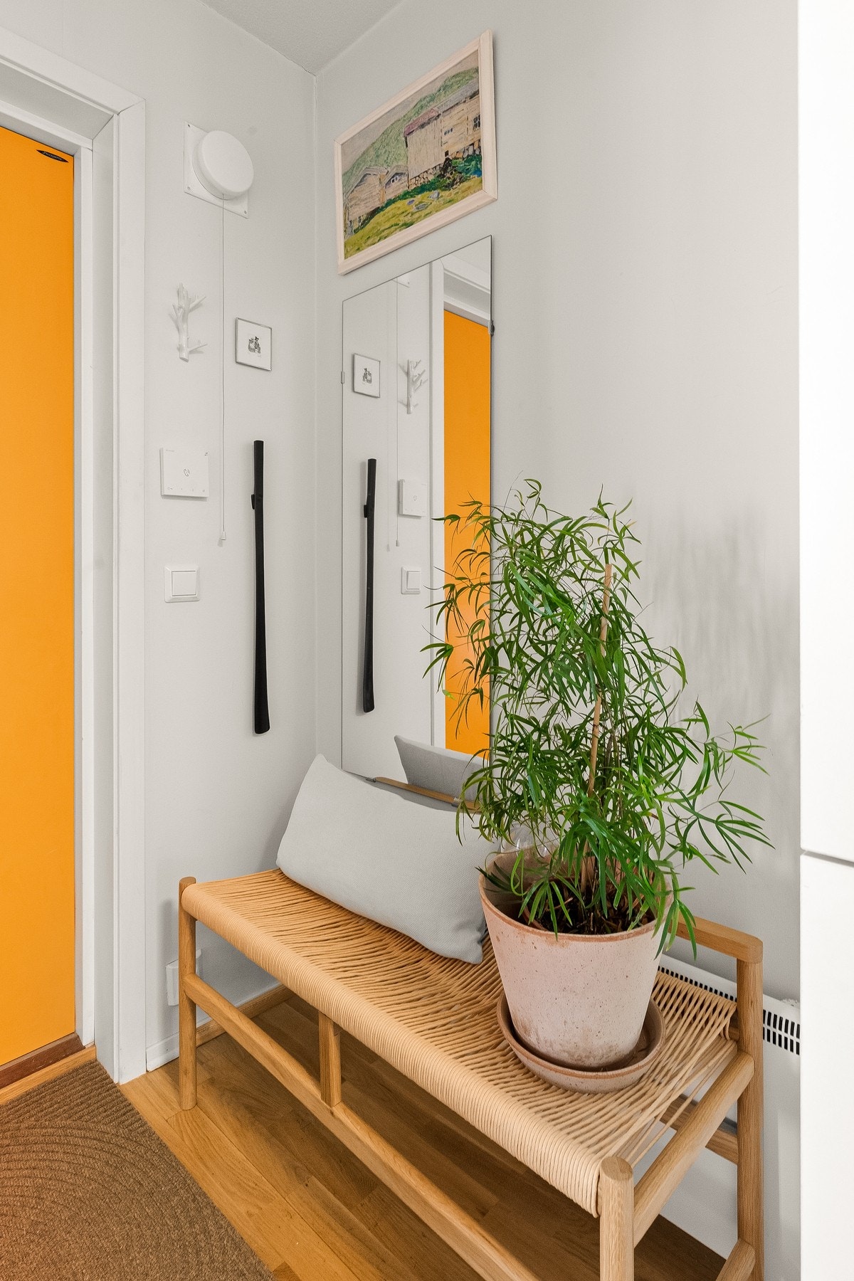 Entréen/gangen har samt plass til sittebenk eller ytterligere oppbevaring av sko. Galleribilde