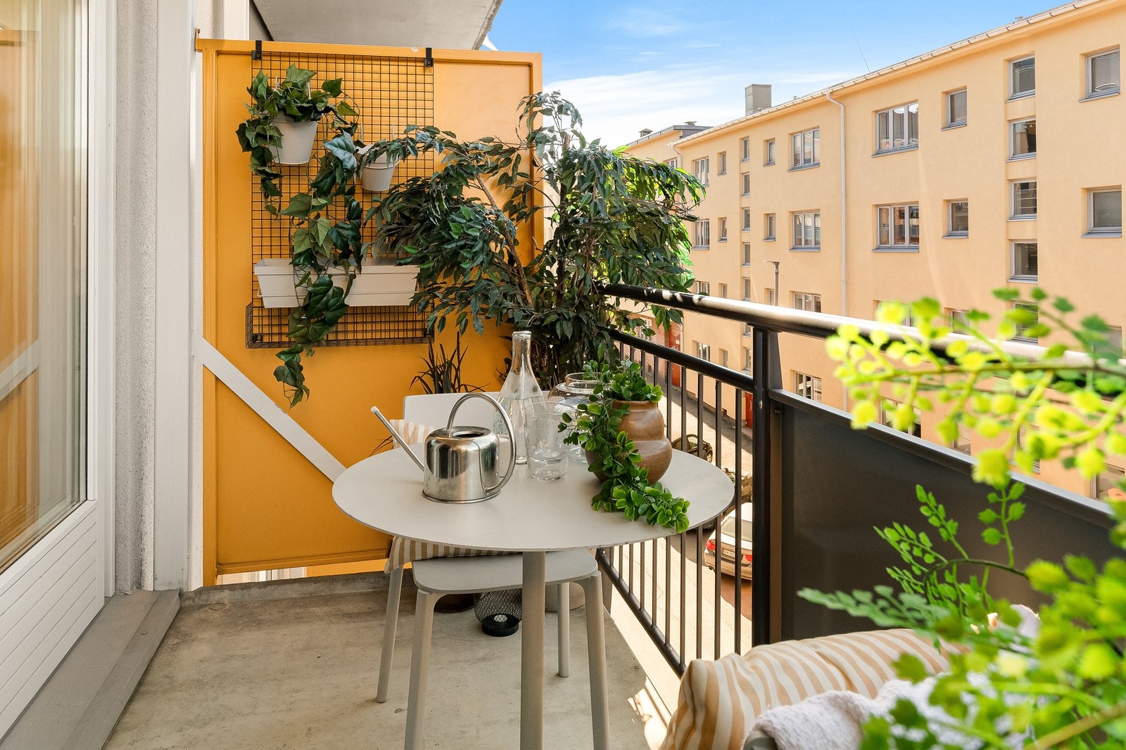 Her er det plass til både grill, sittegruppe og beplantning. Galleribilde