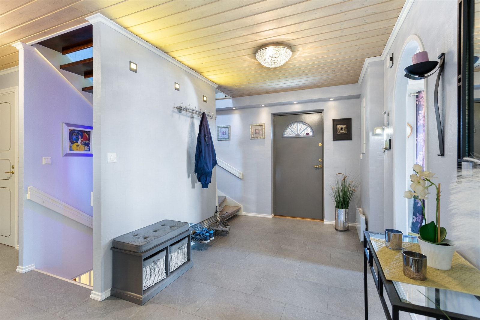 Downlights i takkasse og varmematter i gulv. Galleribilde