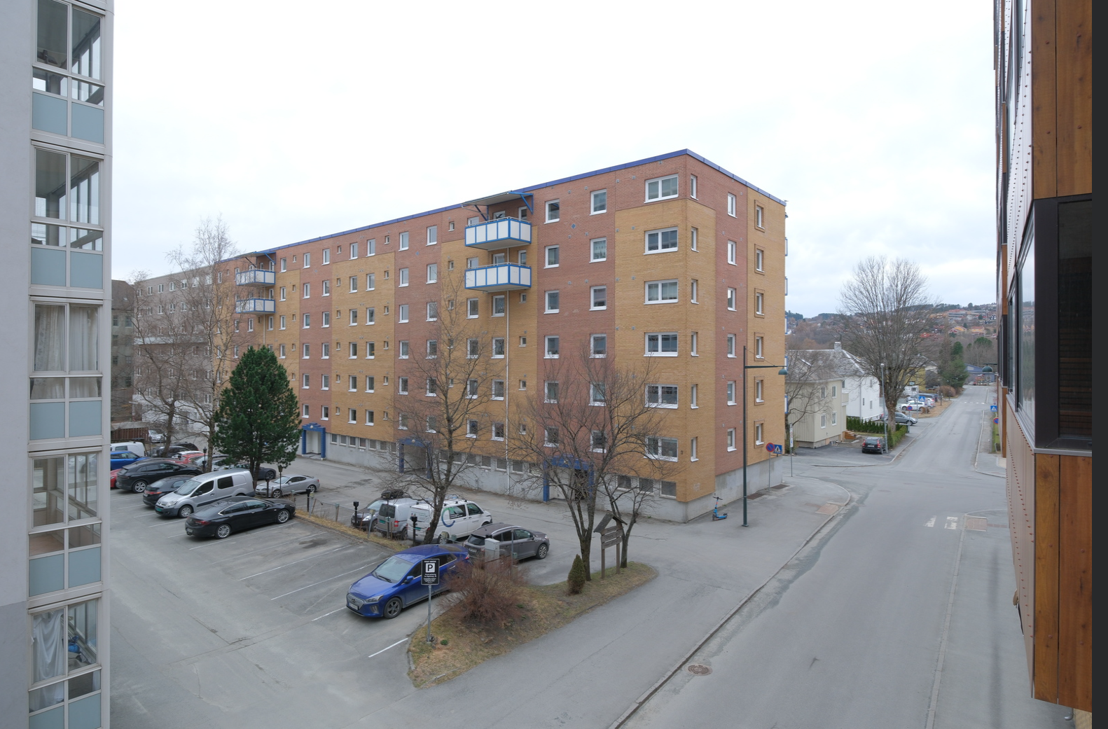 Utsikt fra balkong og stue. Galleribilde