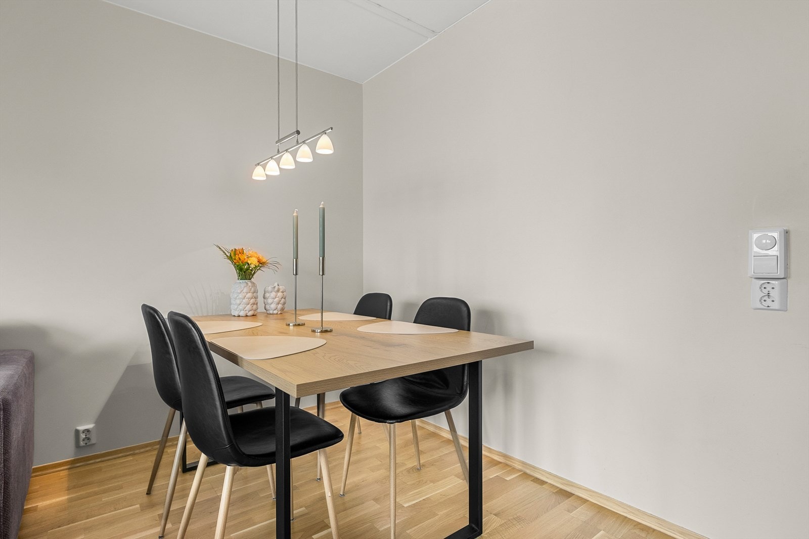 Her er det god plass til et stort spisebord, perfekt for å samle familie og venner. Galleribilde