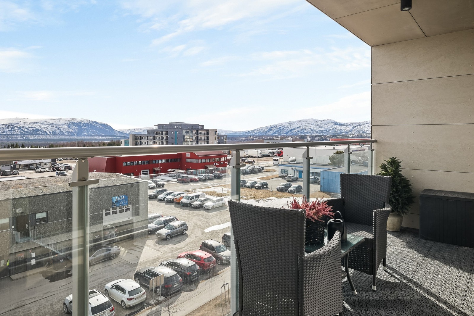 Her er det god plass til en sittegruppe og annet ønsket møblement. Galleribilde