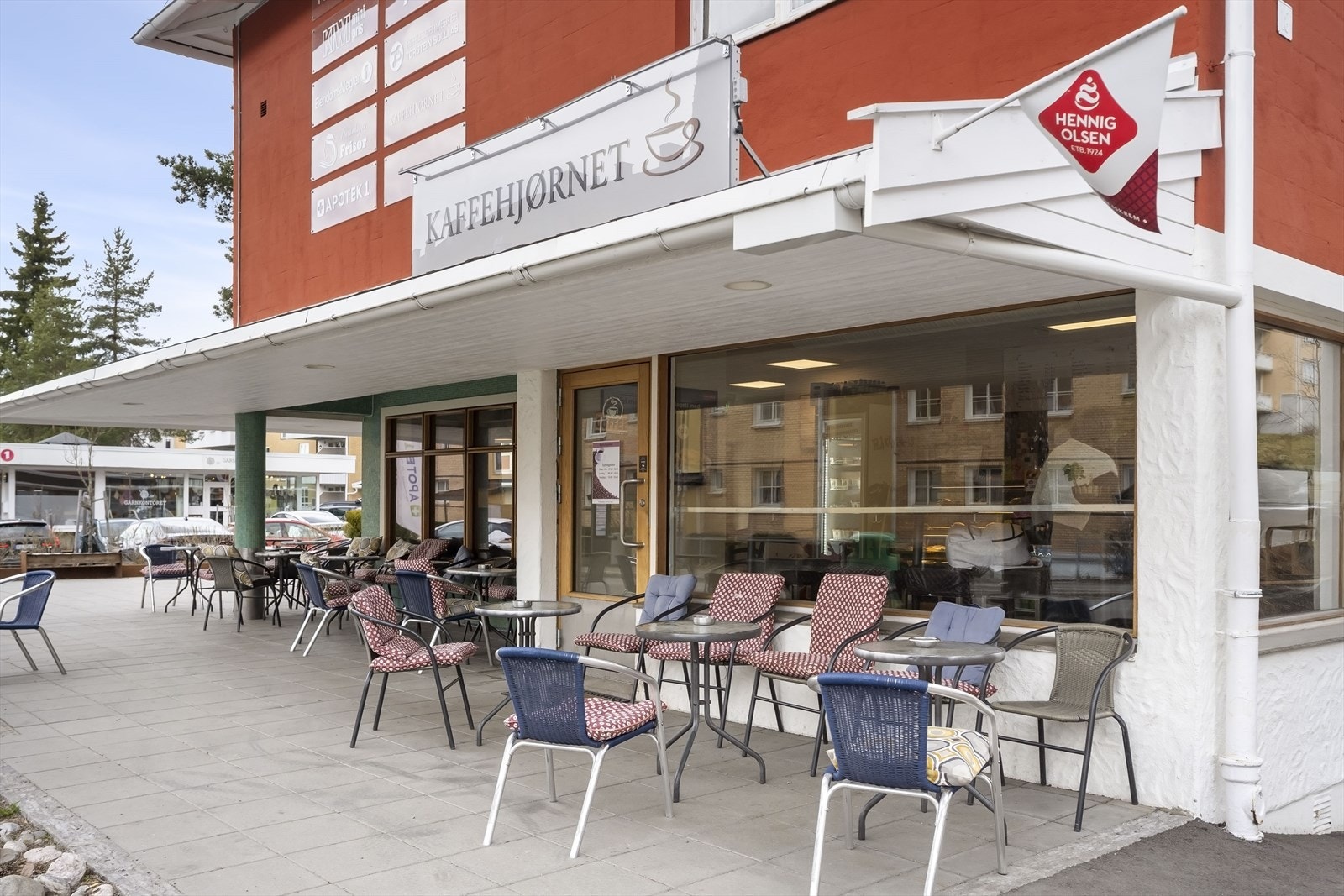 Hyggelig lokal kafé. Galleribilde