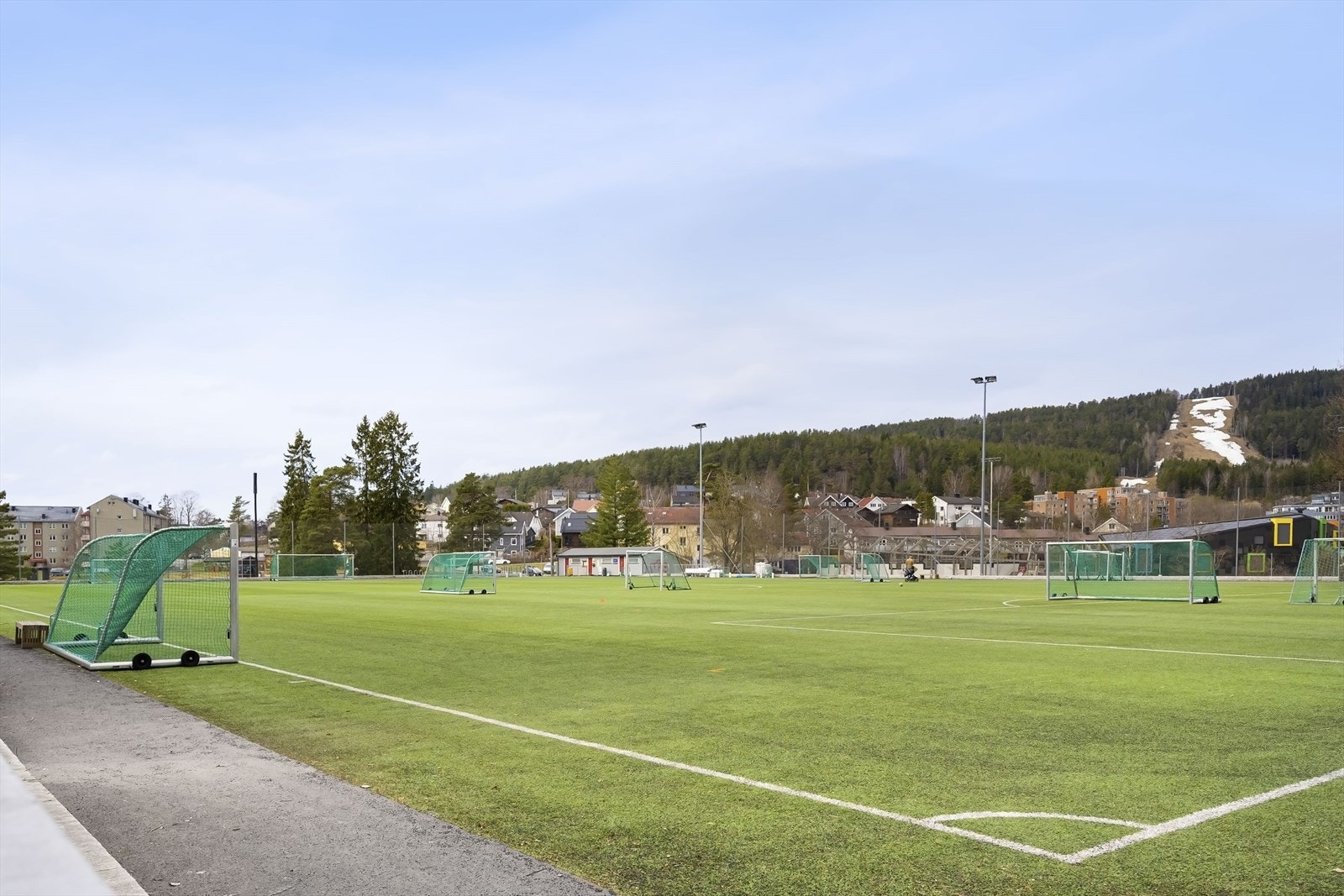Like ved boligen ligger Årvoll fotballbane. Galleribilde
