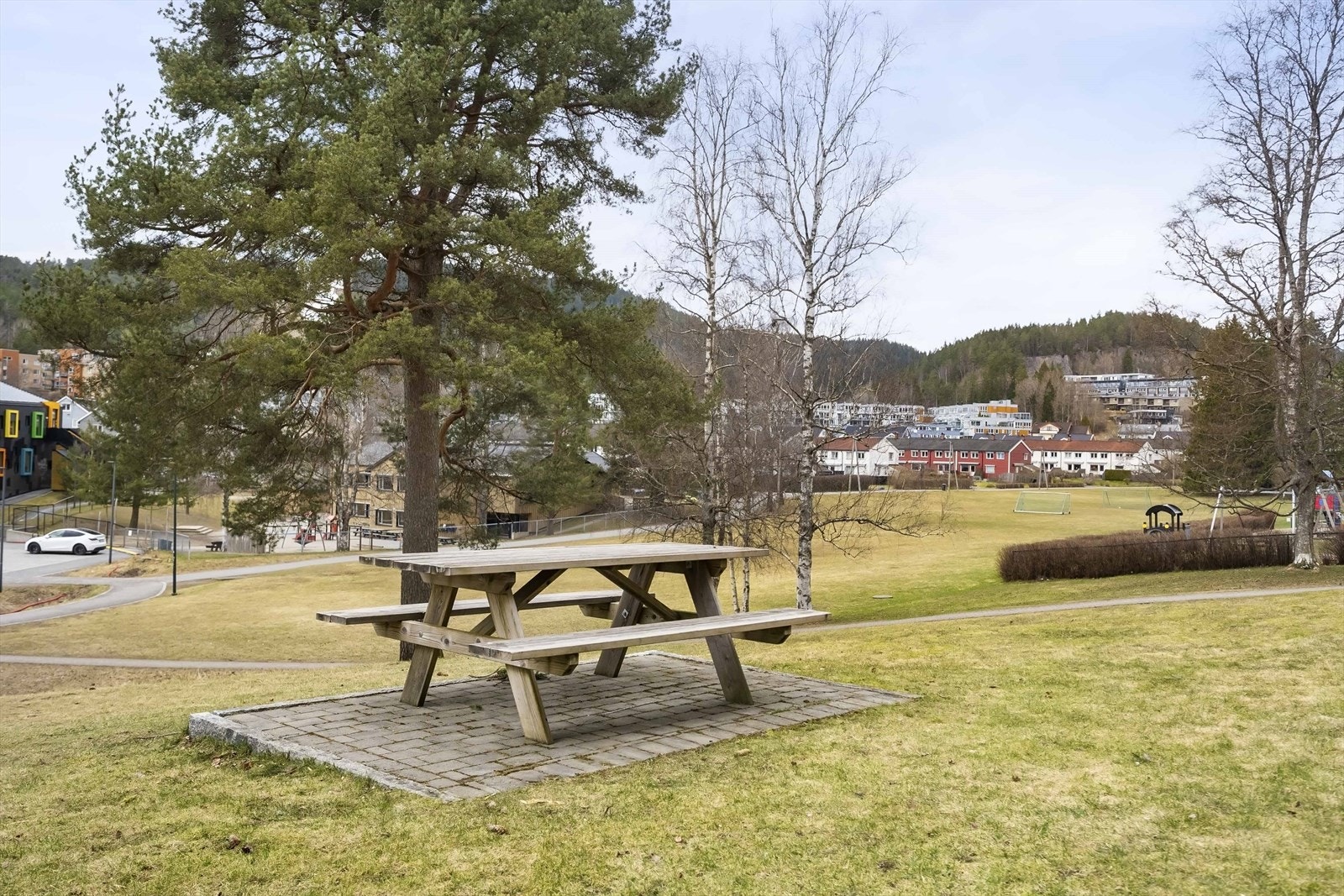 Hyggelige sitteplasser rett ved boligen. Galleribilde