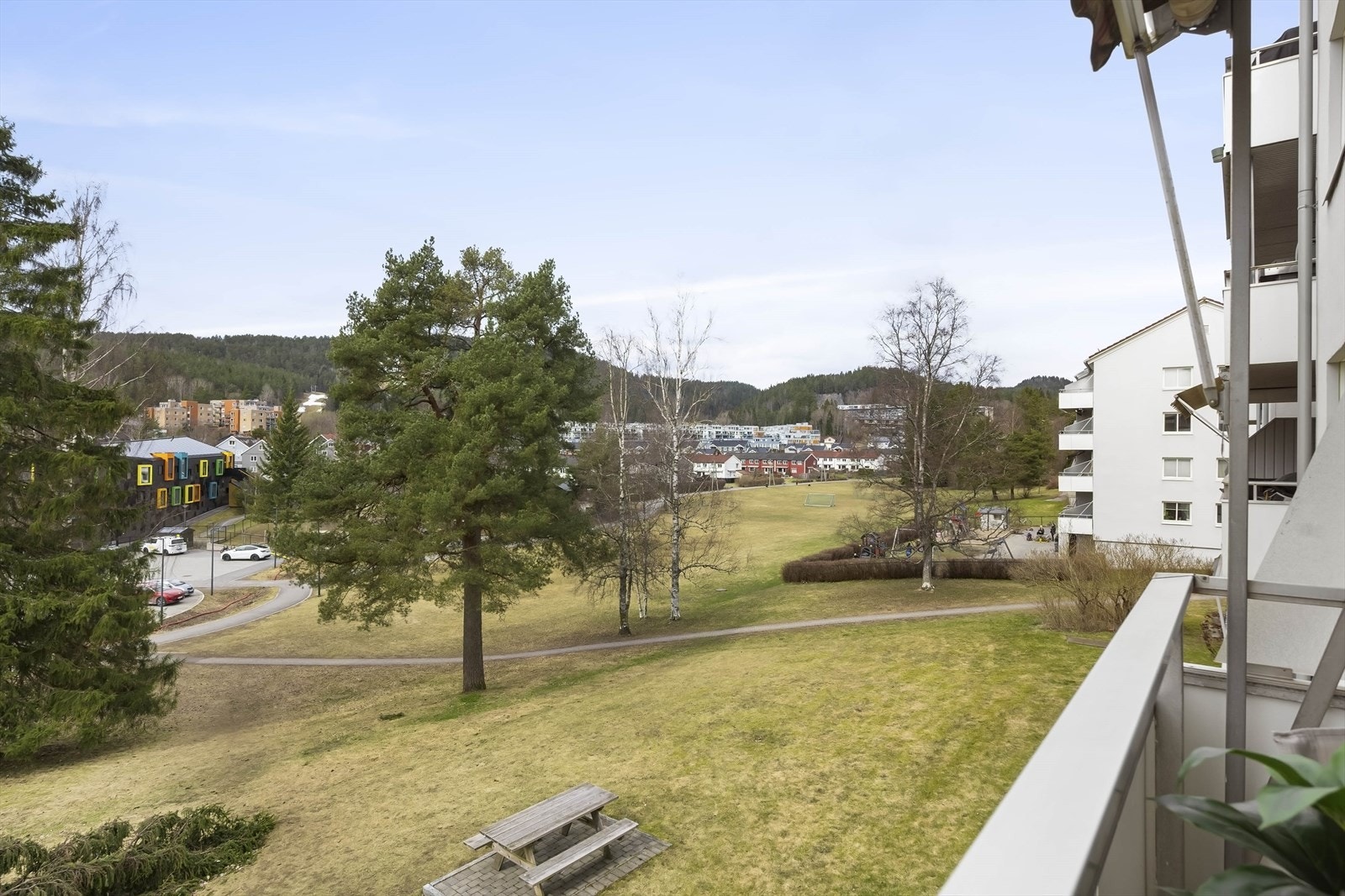 Hyggelig utsyn fra balkong. Galleribilde
