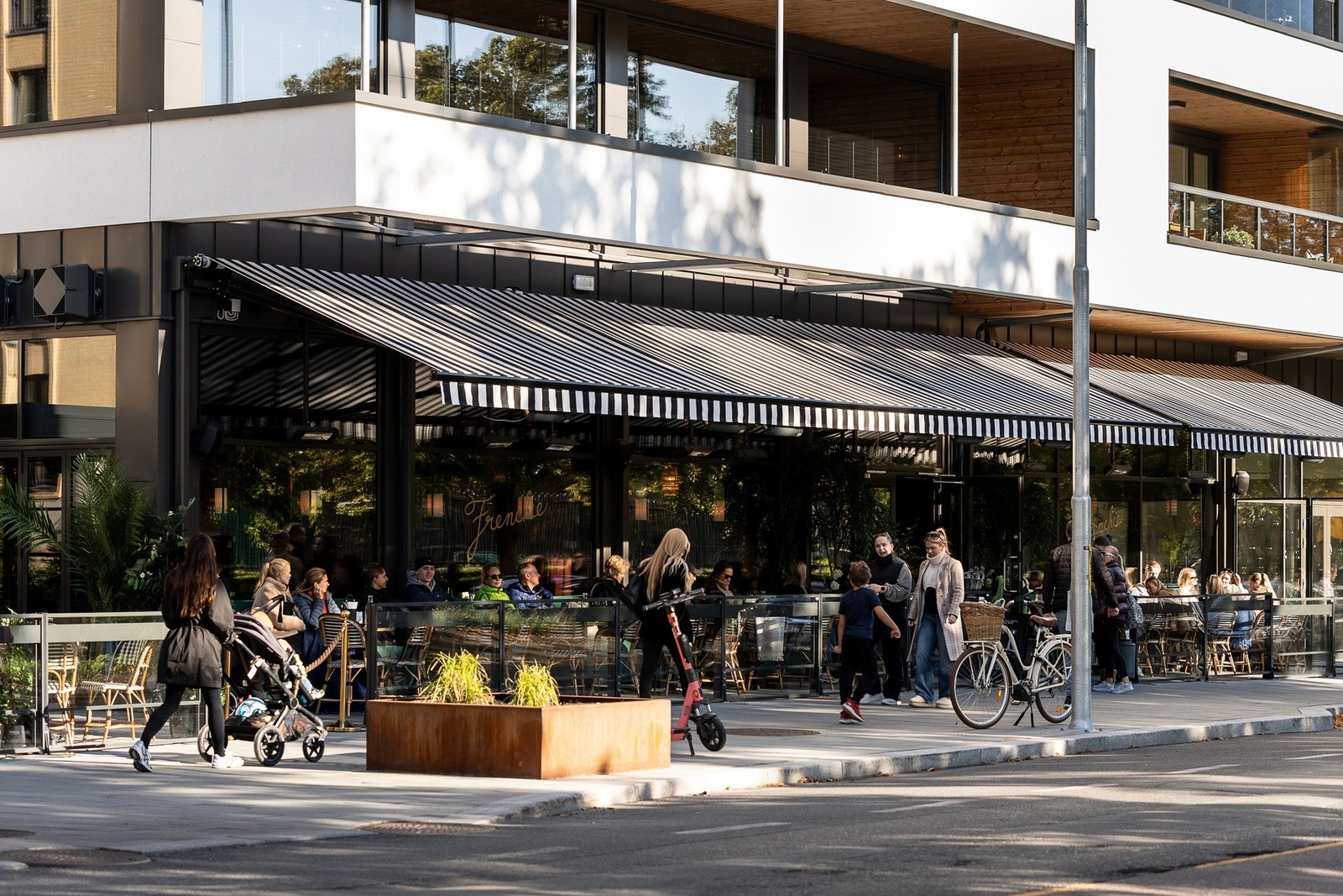 Flere trivelige restauranter og cafeer i umiddelbar nærhet. Galleribilde