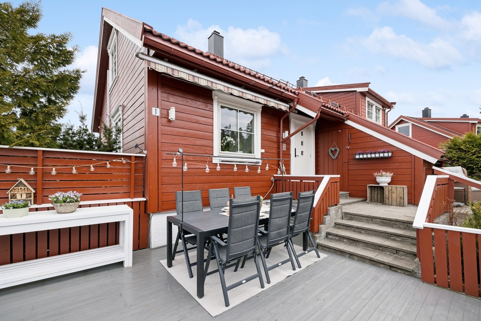 Her har du en fin og innholdsrik familiebolig i et ettertraktet og barnevennlig området. Galleribilde