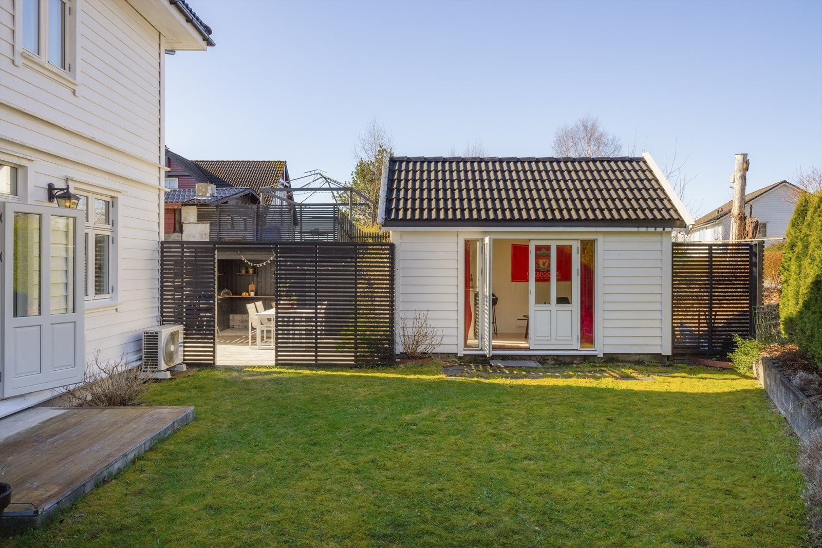 Selger bygget i 2018 en hagestue; perfekt for ungdommen i huset! Galleribilde