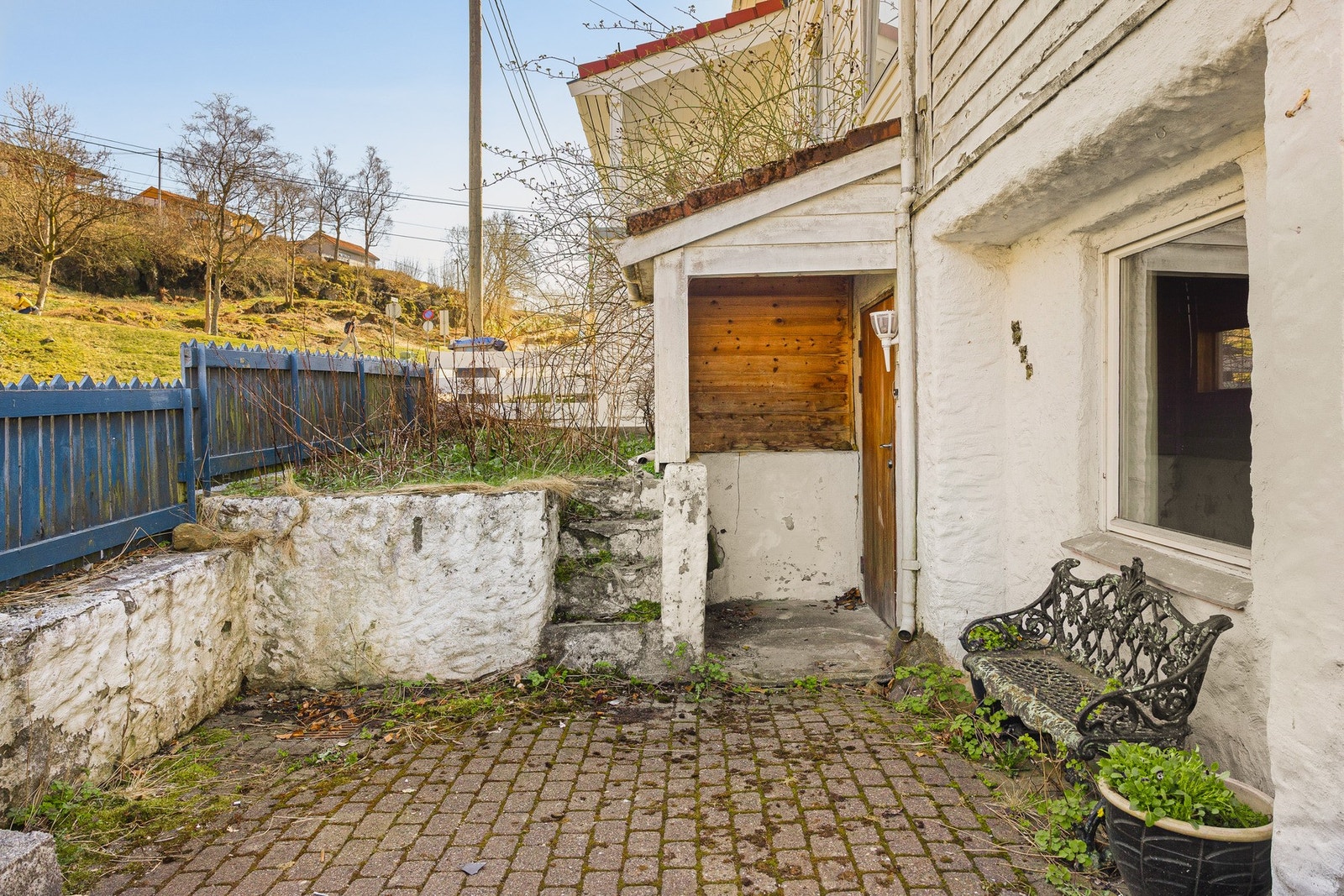 Inngang til boligens kjeller. Galleribilde