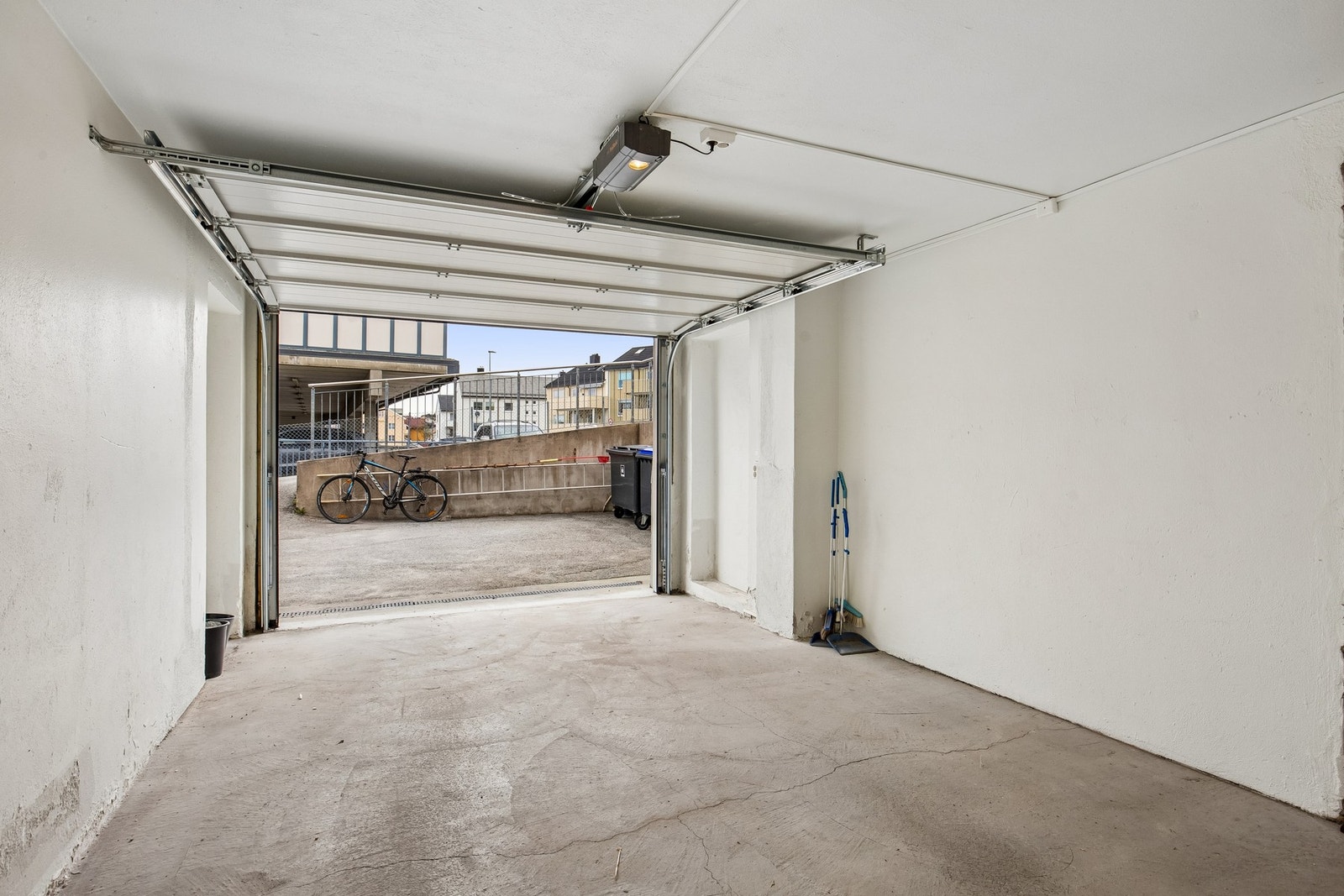 Parkering i gararsje Galleribilde