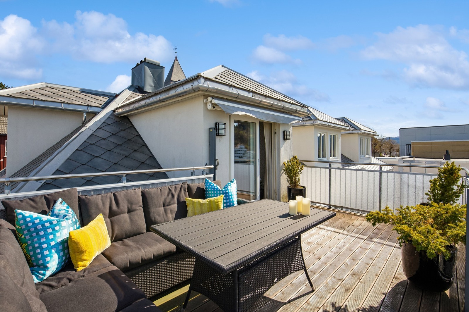 Terrasse har meget gode solforhold Galleribilde