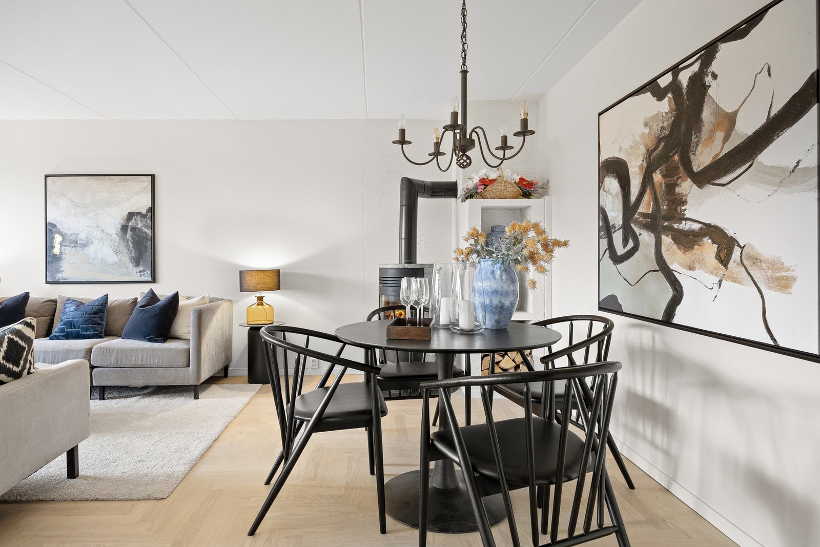 Her er det enkelt å invitere gode venner til hyggelige sammenkomster. Galleribilde