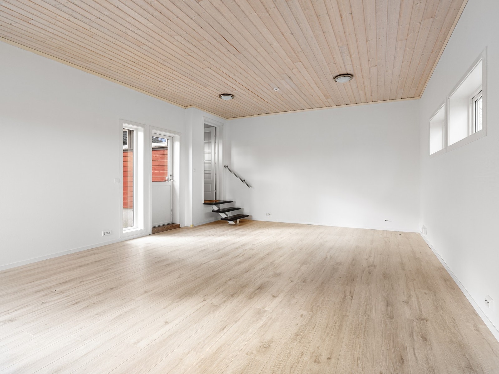 Stuen ved garasjen er også fra tilbygget og er på tegningene angitt som bod. Galleribilde