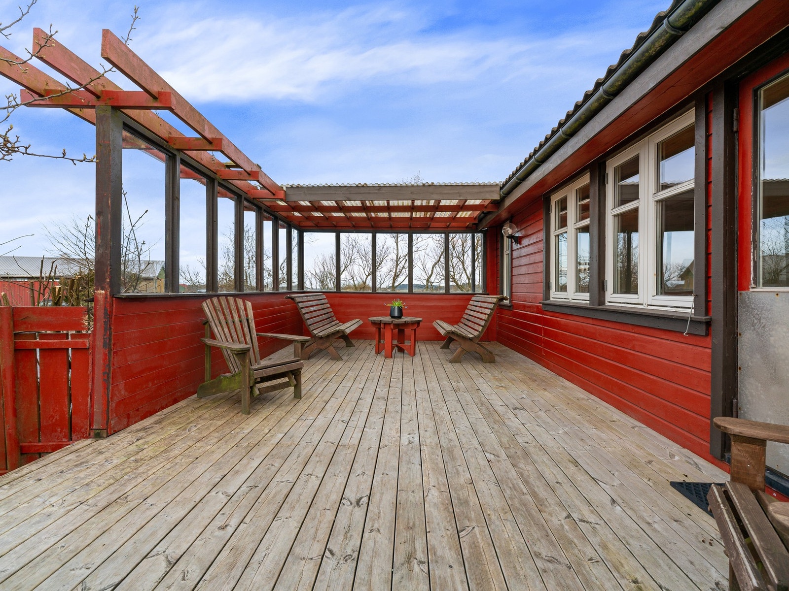 Uteområdet gir gode muligheter for å nyte solen gjennom hele året. Galleribilde