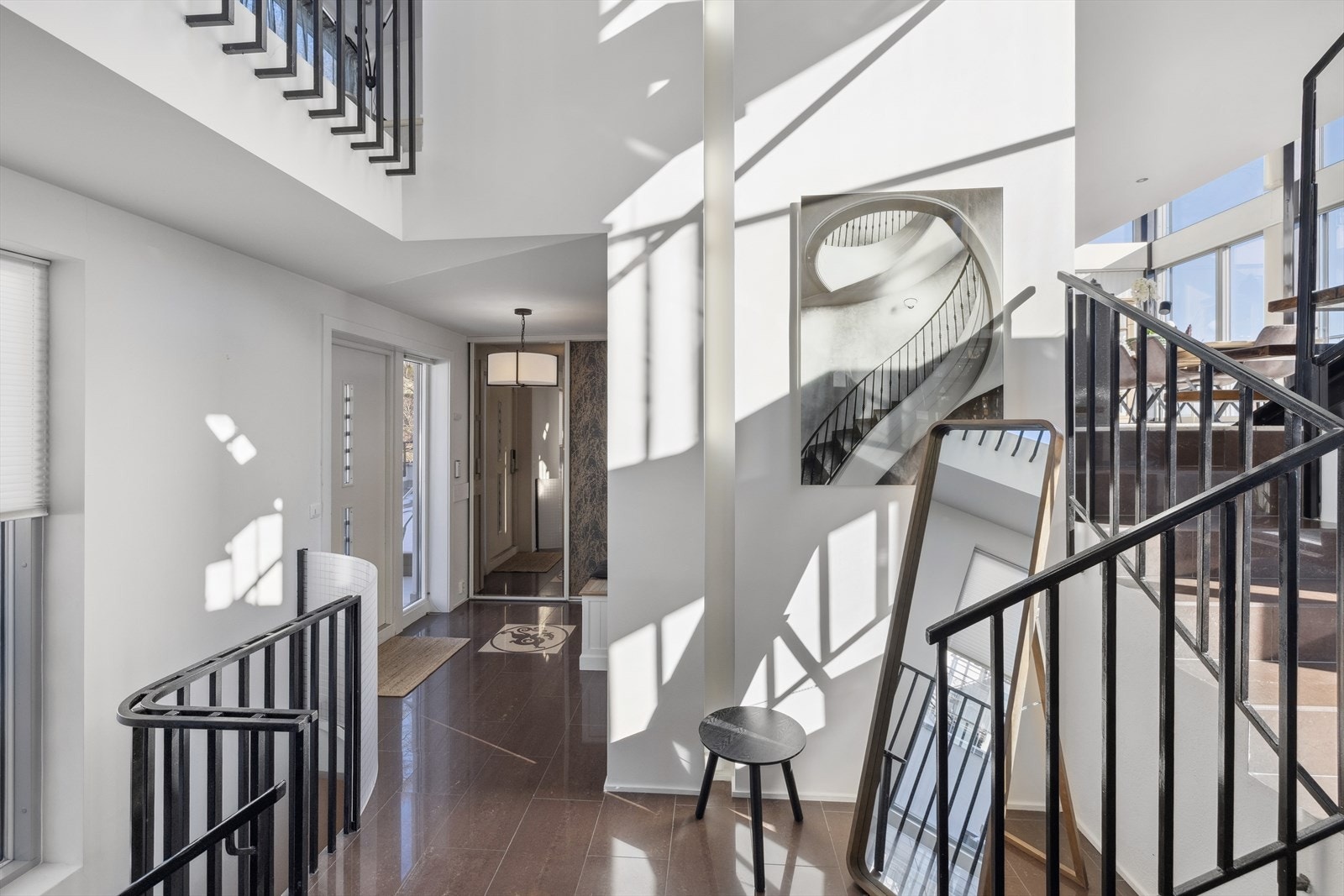 Velkommen inn - Vannbåren gulvvarme med bergvarme - Smart hus styring på lys, varme og persienner. Galleribilde