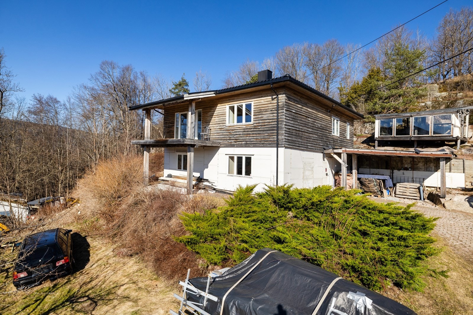 Huset har behov for oppussing og noe ferdigstillelse. Galleribilde