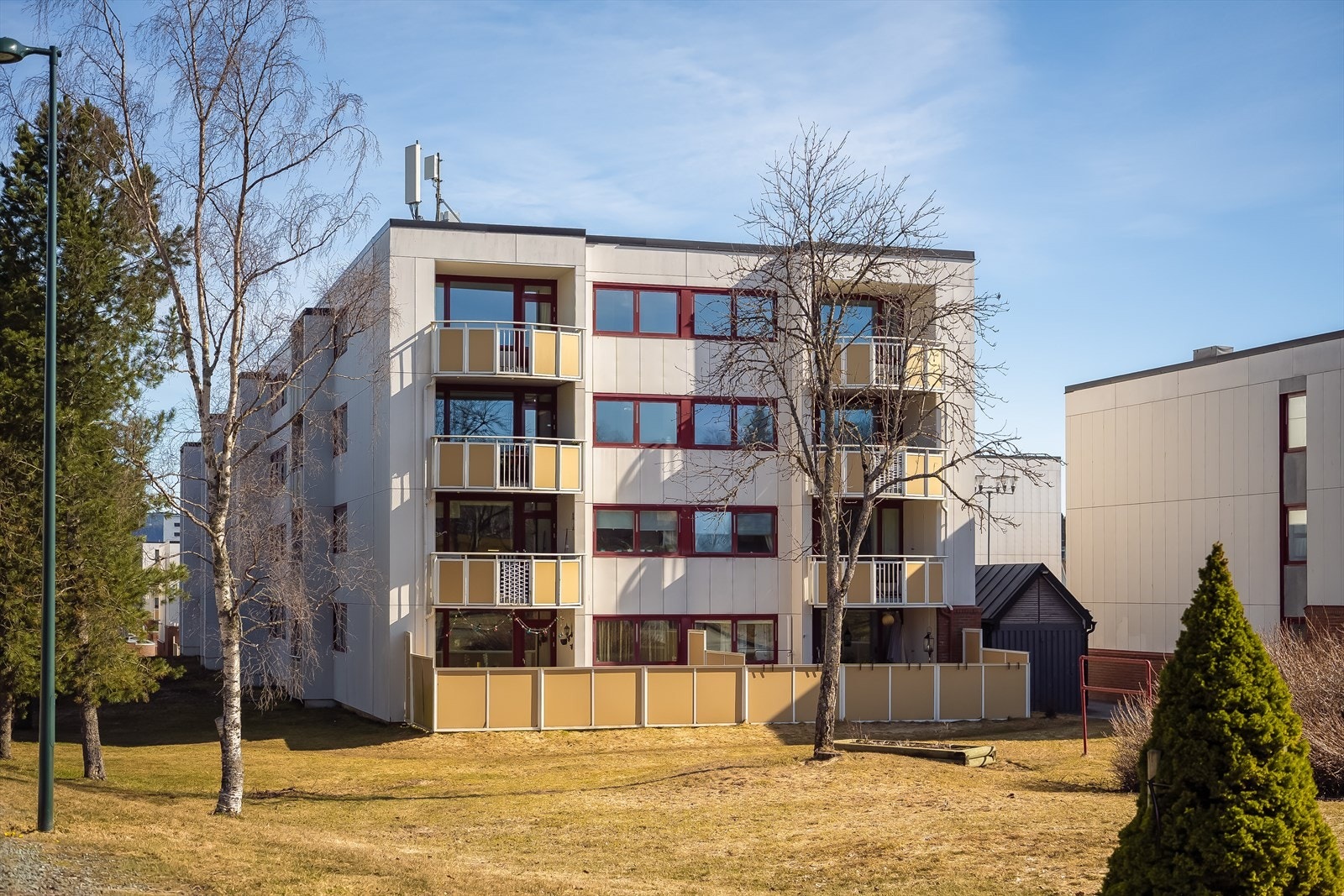 Mulighet for to parkeringsplasser ute ved Smartoblat fra borettslaget. Galleribilde
