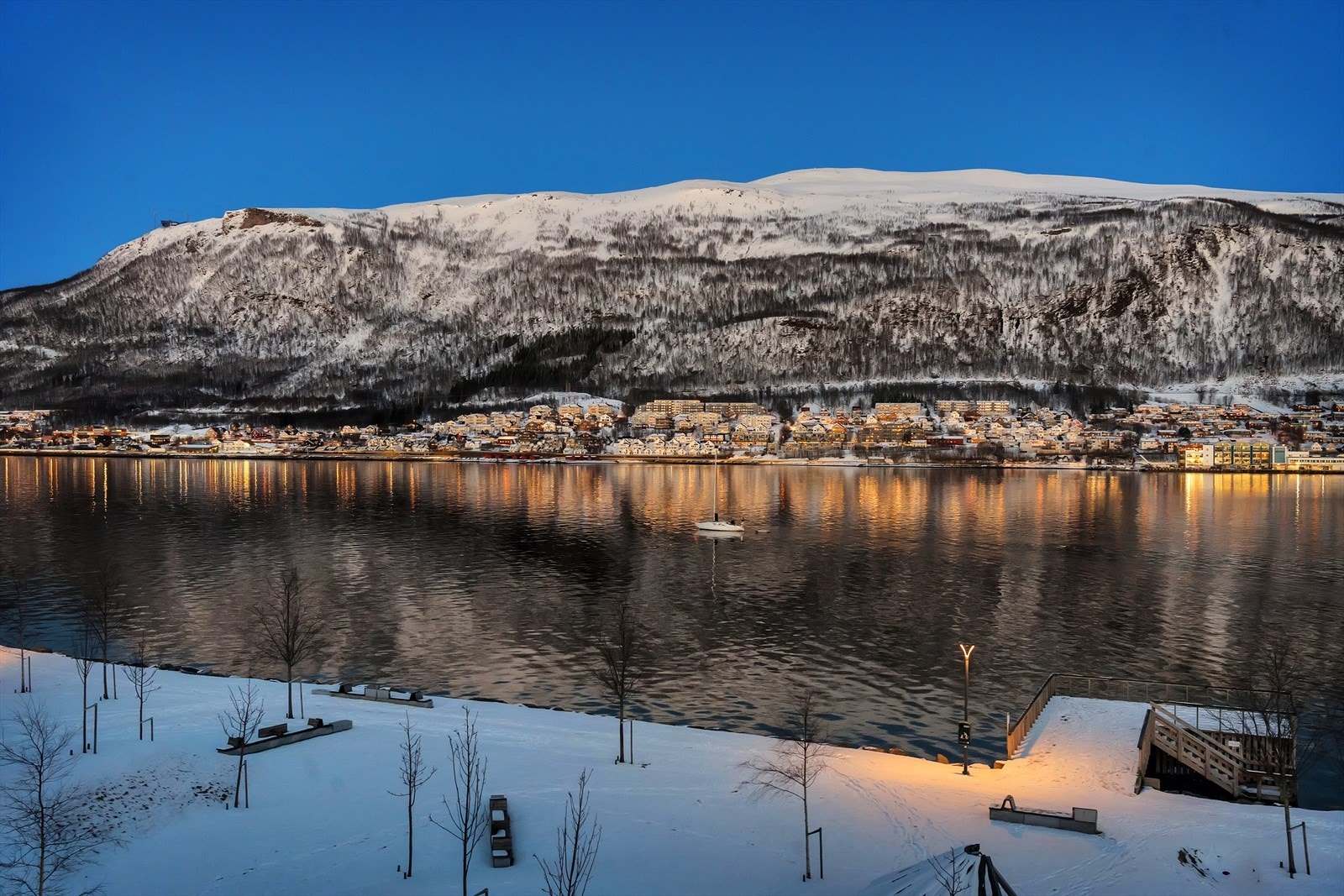 Her bor du i maritime omgivelser, med nærhet til sjøen. Velforeningen har opprettet flotte uteområder med bade-fasiliteter, grillplass og lekeplass like ved. Galleribilde
