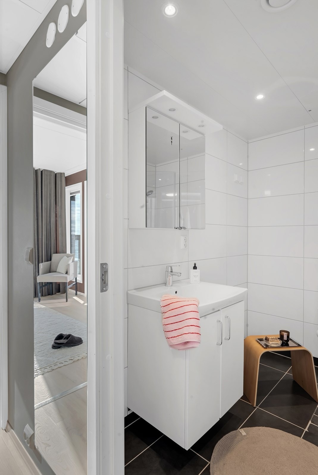 En-suite bad tilknyttet soverommet er en sjelden luksus, som bidrar til økt velvære og bokvalitet i hverdagen. Galleribilde