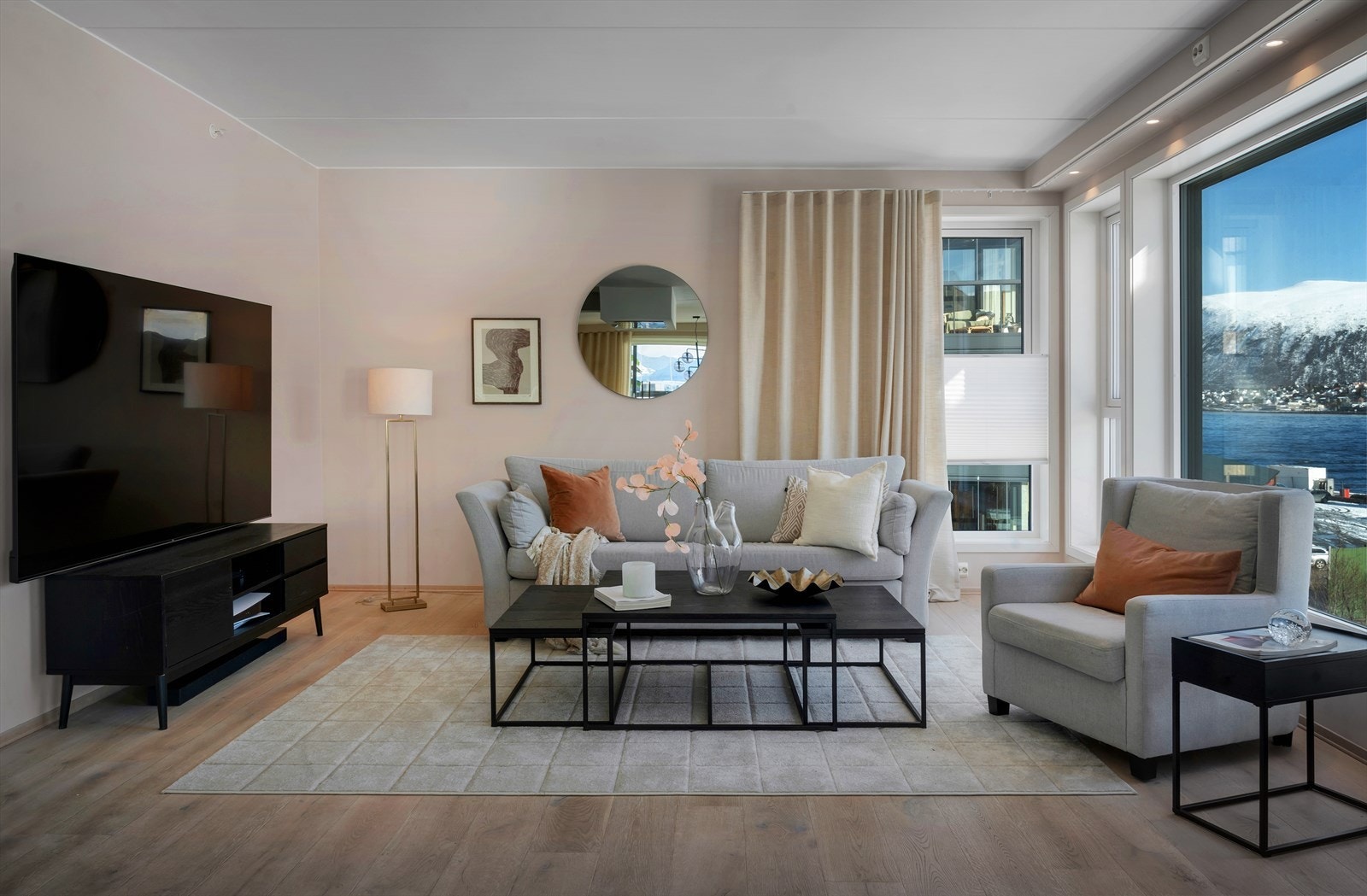 Boligen har vannbåren gulvvarme og balansert ventilasjon, som sikrer det perfekte inneklima året rundt! Galleribilde