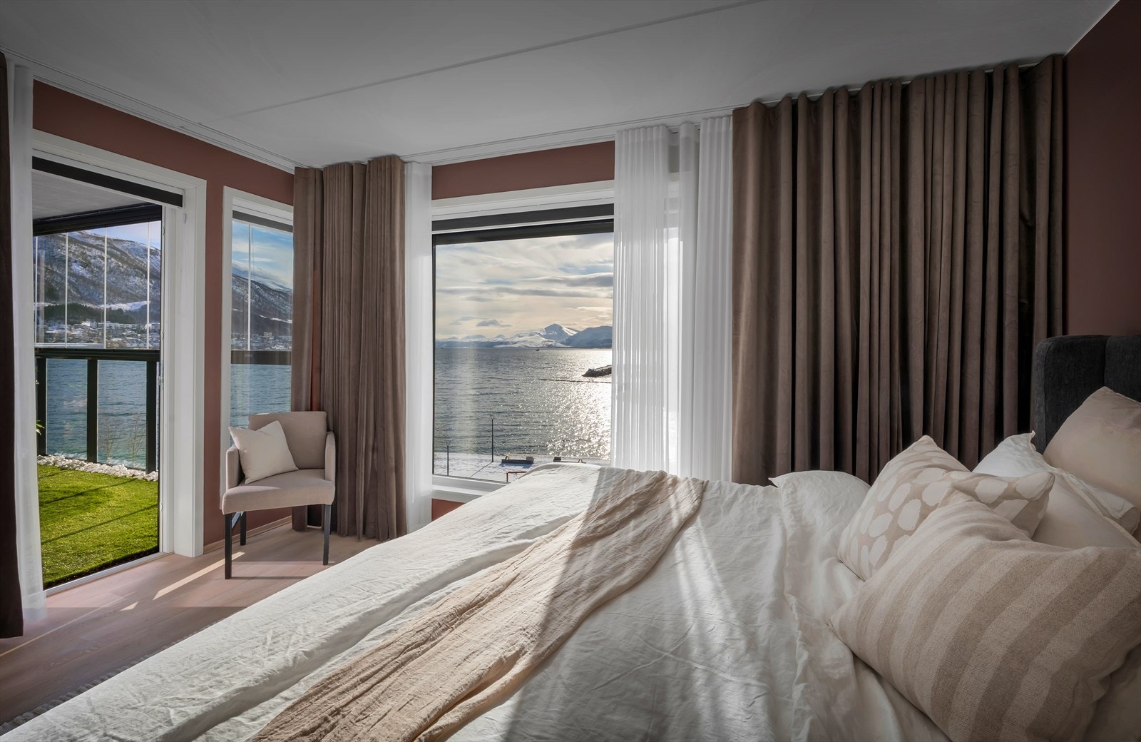 Våkne til denne utsikten og ta deg morgenstrekken på balkongen. Galleribilde