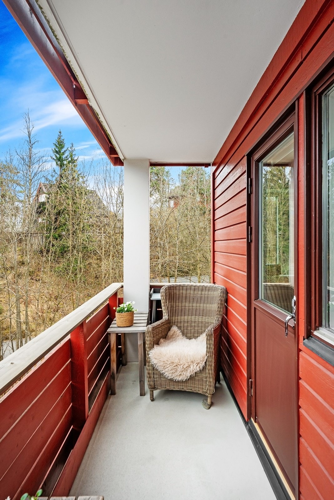 Fra kjøkkenet er det utgang til leilighetens andre balkong på ca. 8 m². Galleribilde
