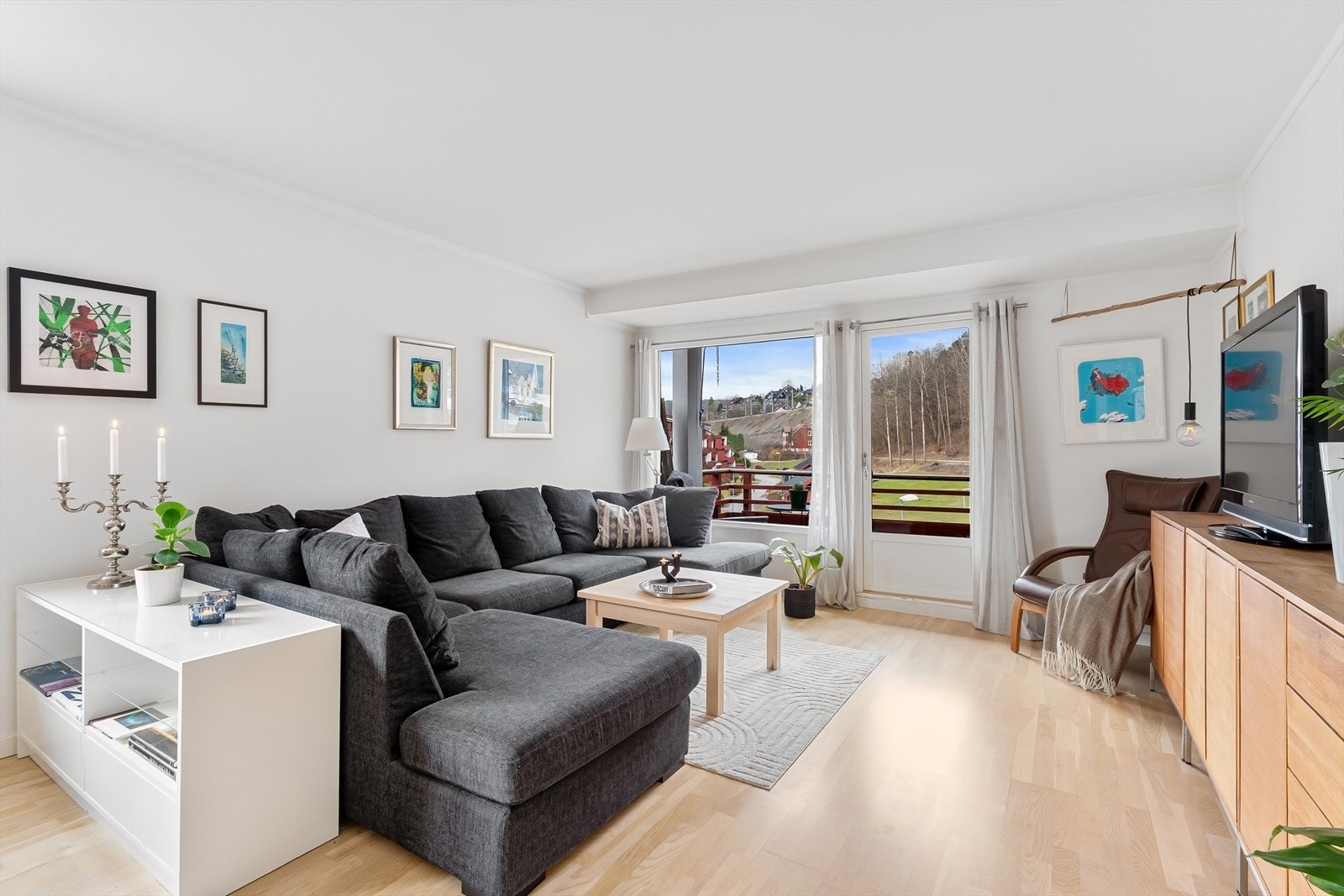 Leiligheten har en praktisk og effektiv planløsning med gode lysforhold. Galleribilde