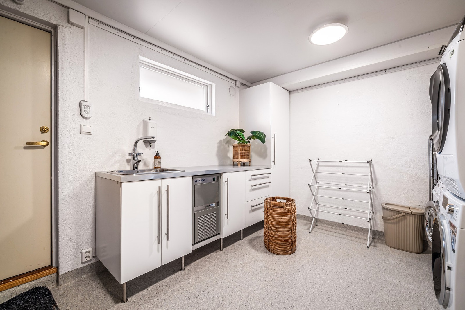 - Det er også et separat vaskerom - Galleribilde