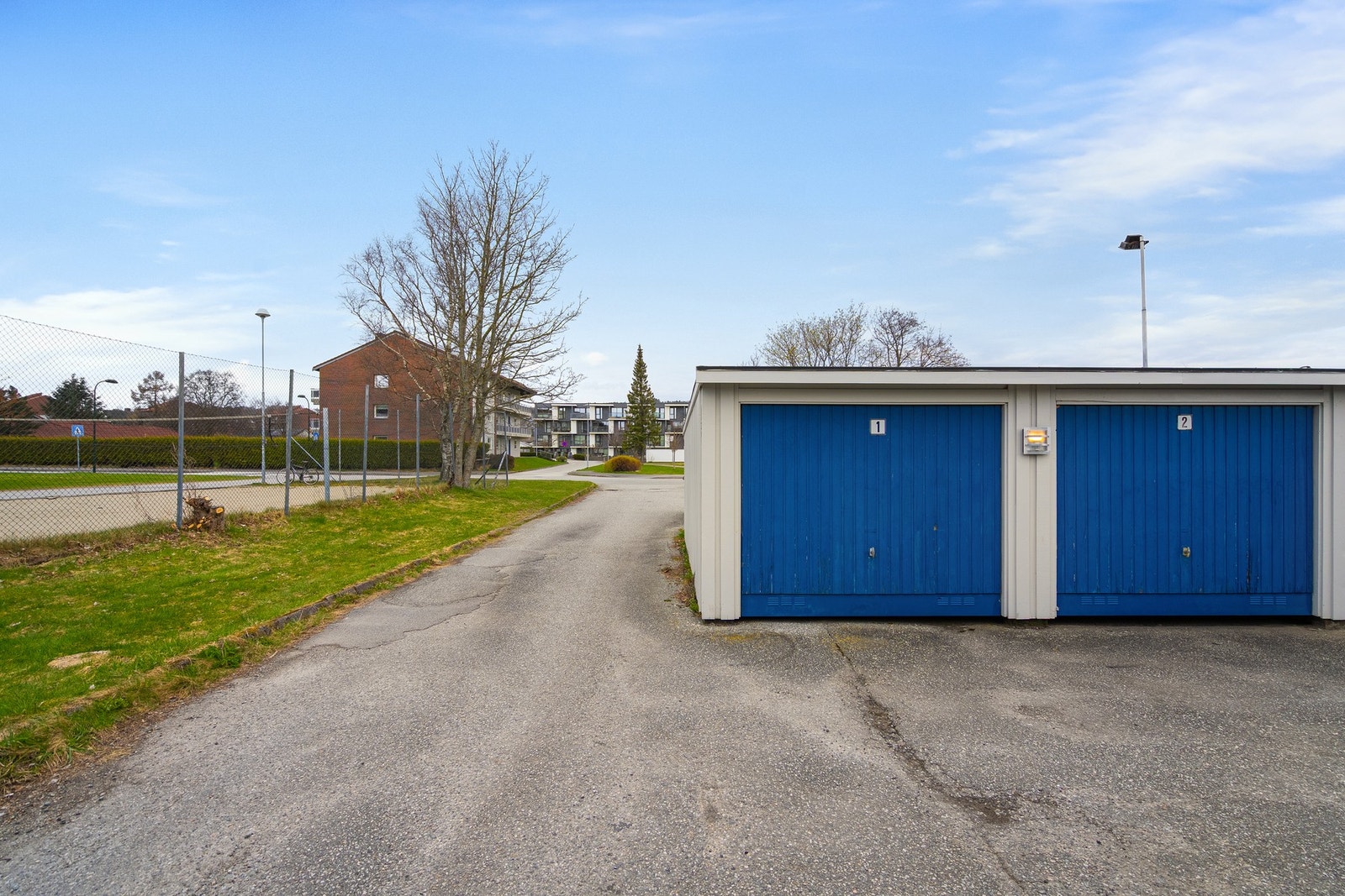 Parkering i garasje. Galleribilde
