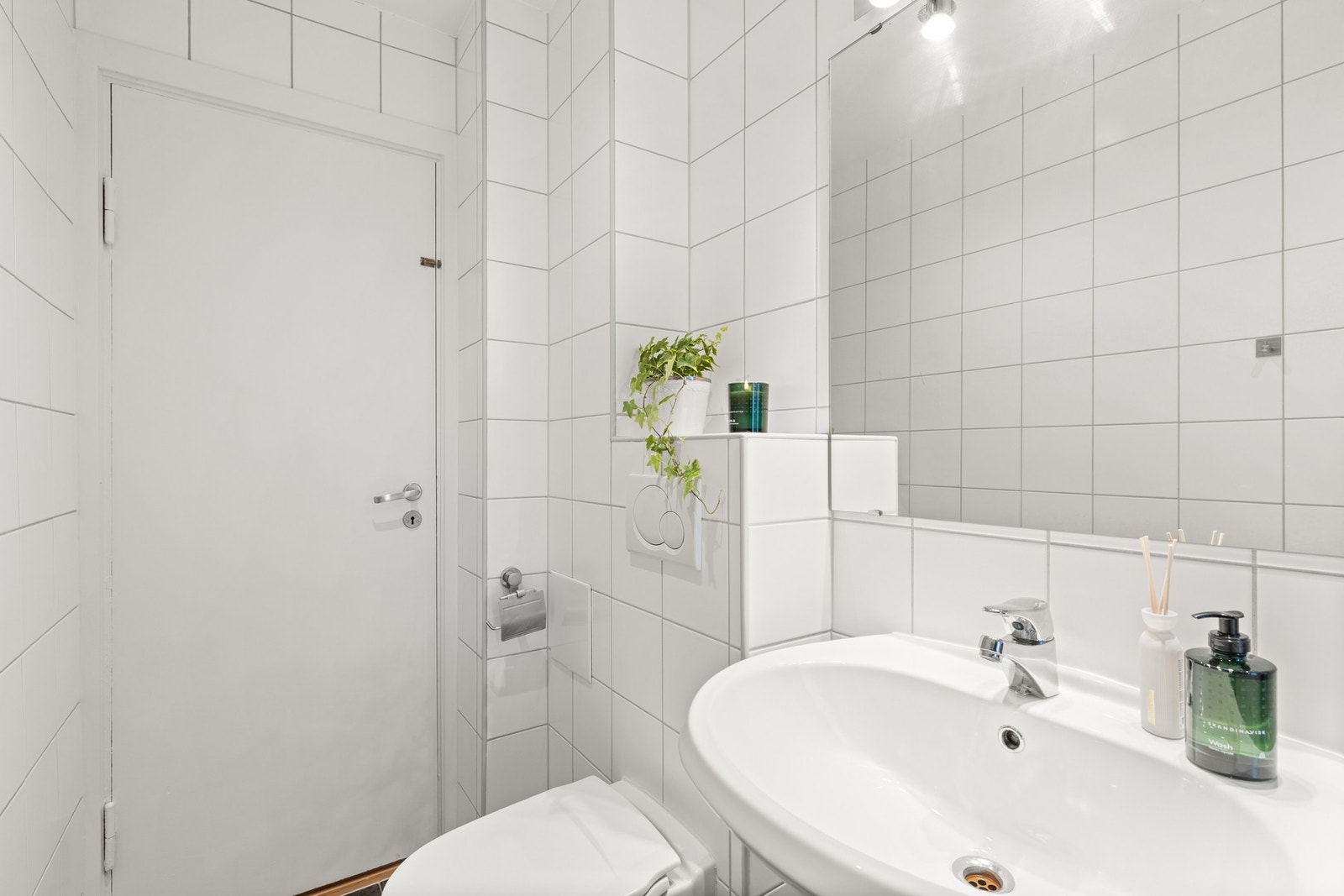 Malt himling med innfelte downlights med dimmer. Galleribilde
