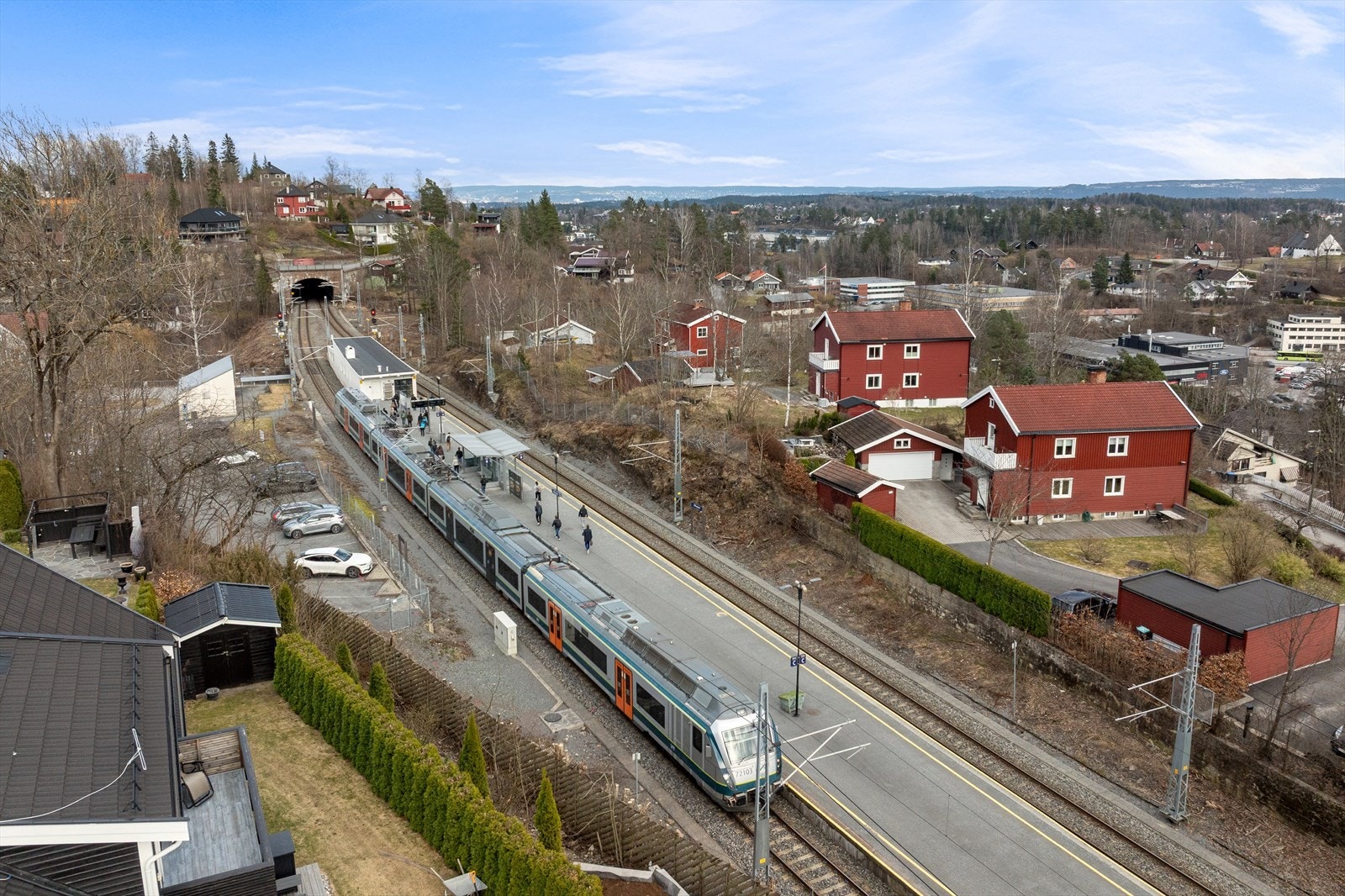 Billingstad togstasjon ligger kun ca. 300 meter fra leiligheten. Galleribilde