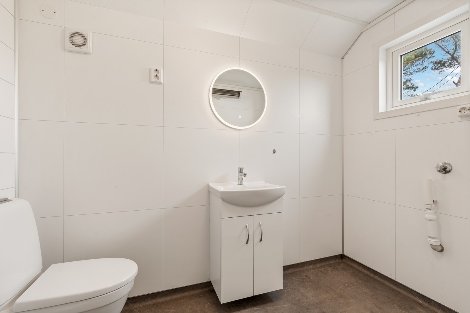 Vaskerom med wc Galleribilde