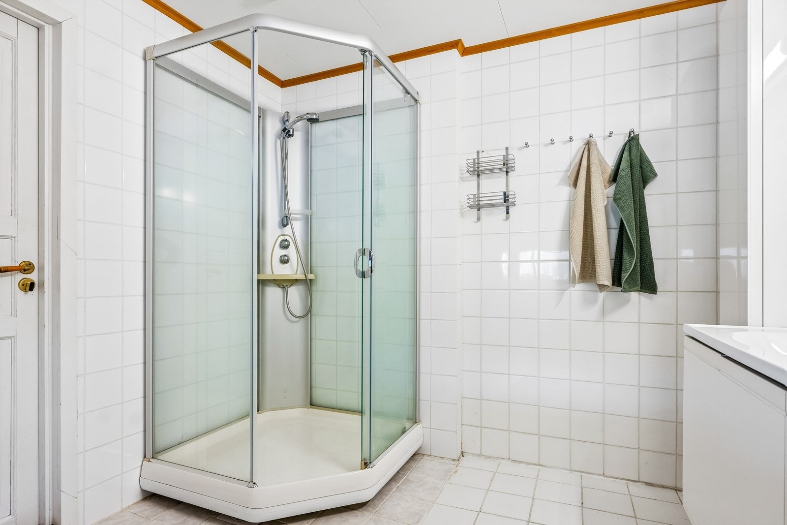 Hovedsoverom i 1. etg. med eget bad. Galleribilde