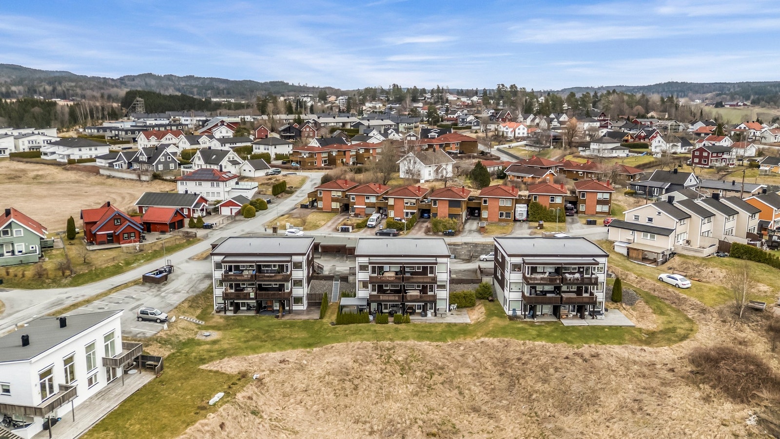 Fin beliggenhet med utsikt fra leiligheten over åpent landskap Galleribilde