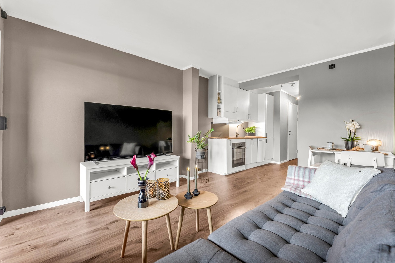 God plass for en tv-krok Galleribilde