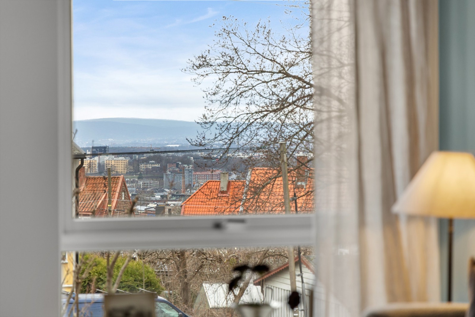 Boligen ligger fritt til med lite innsyn, og flott utsyn. Galleribilde