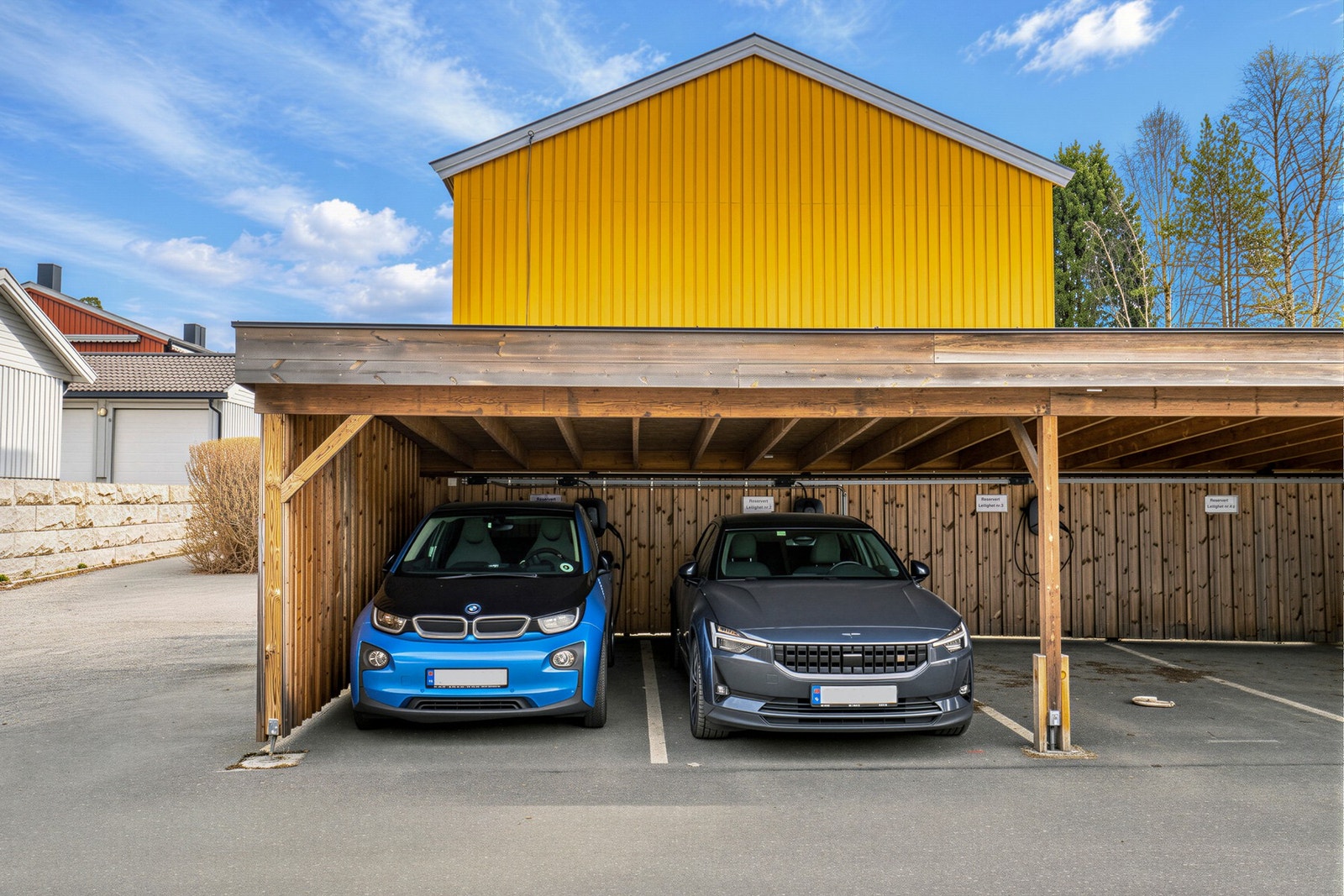 man har egen oppstillingsplass i carport . Galleribilde