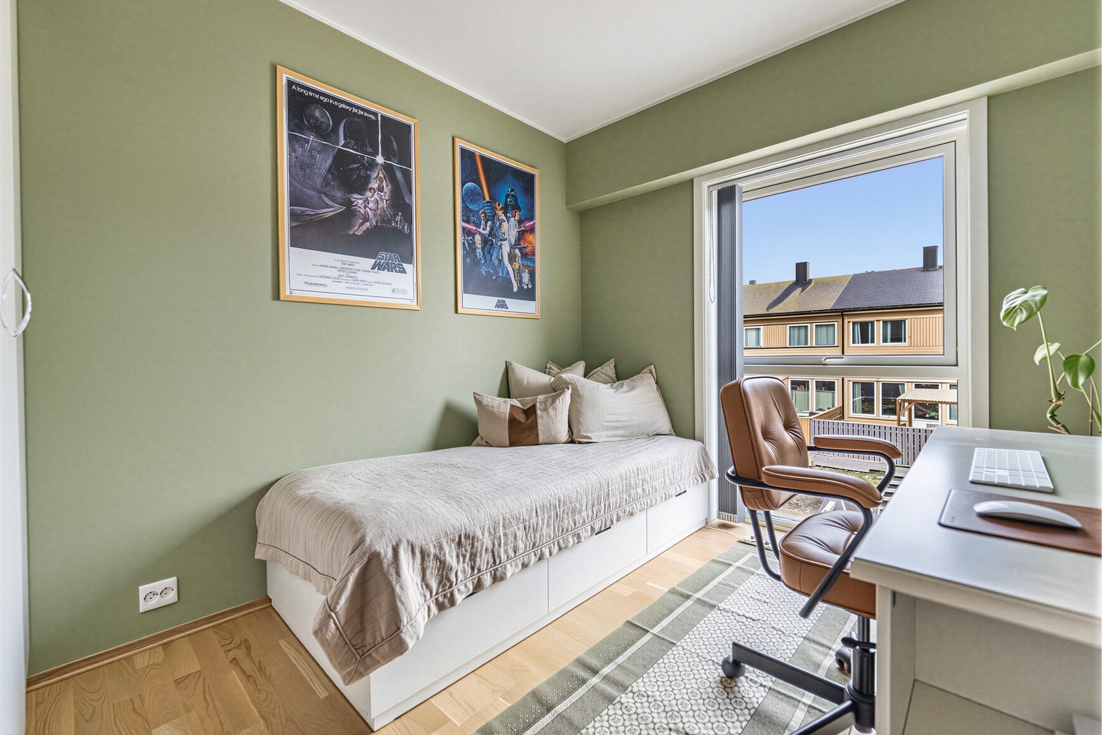 Soverommene er malt i lyse moderne farger. Galleribilde