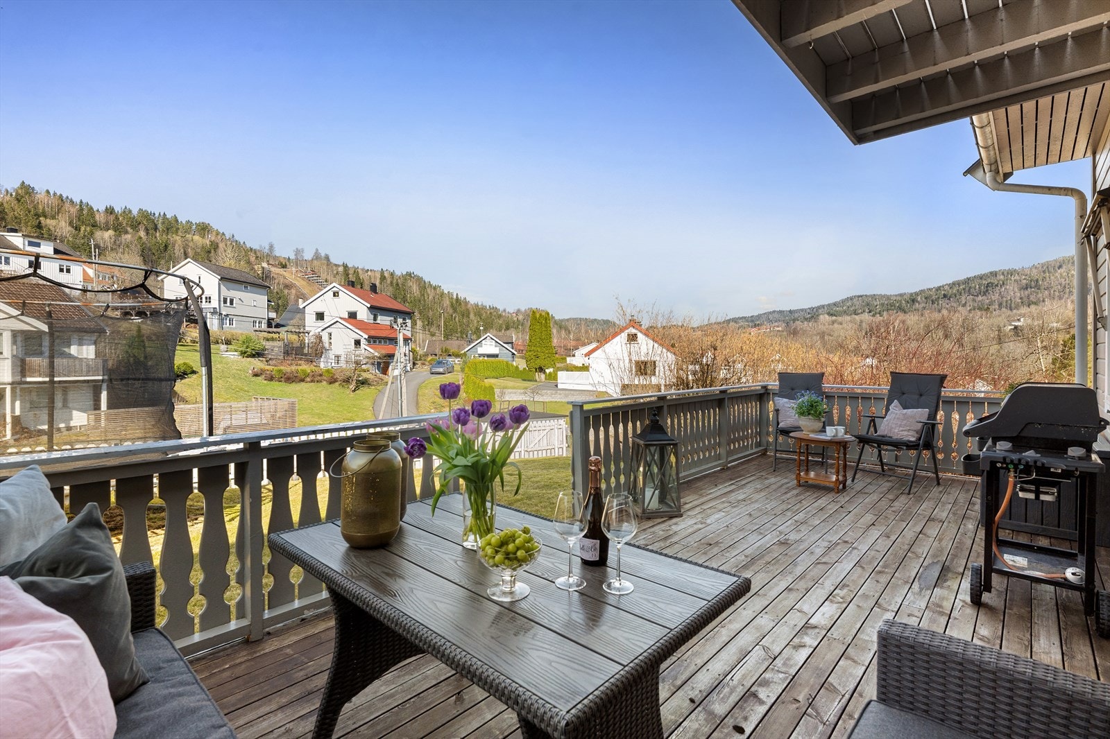 Terrassen er vestvendt med både ettermiddag- og kveldssol. Galleribilde