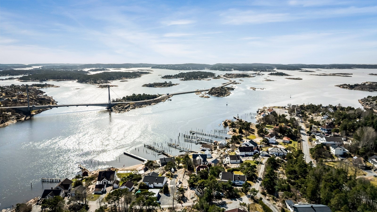 Kort vei til Puttesund bru og Hvalerøyene fra eiendommen. Galleribilde