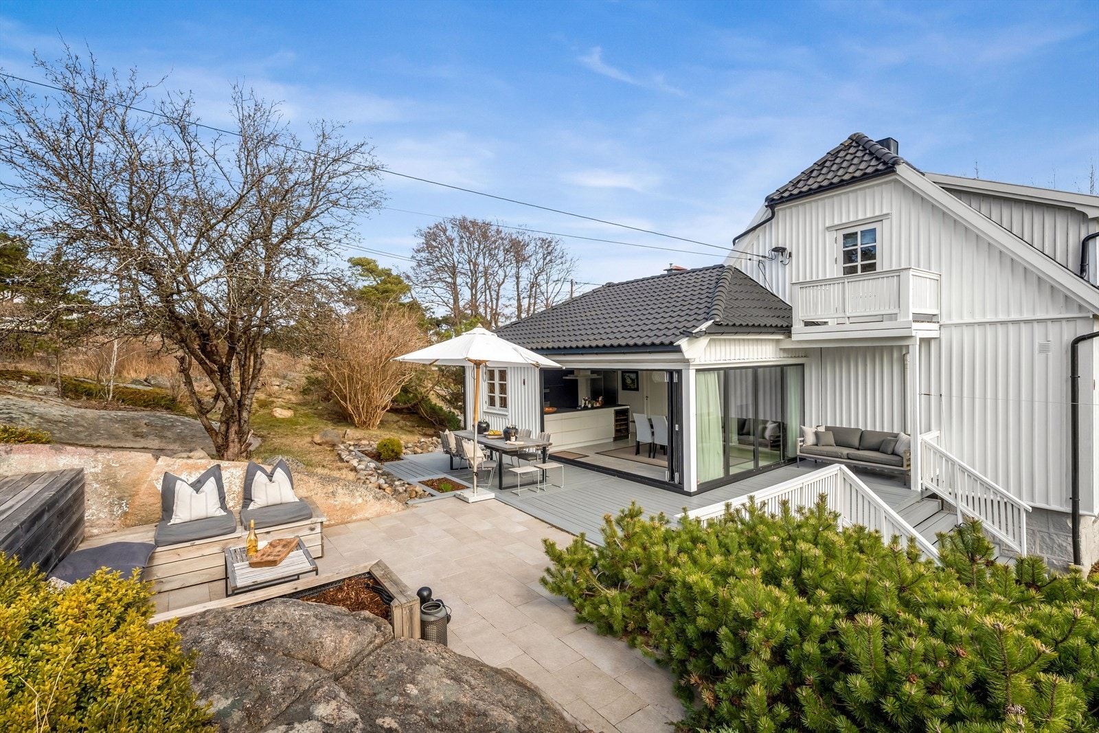 Flere uteplasser gir mulighet til å følge solen gjennom dagen. Galleribilde