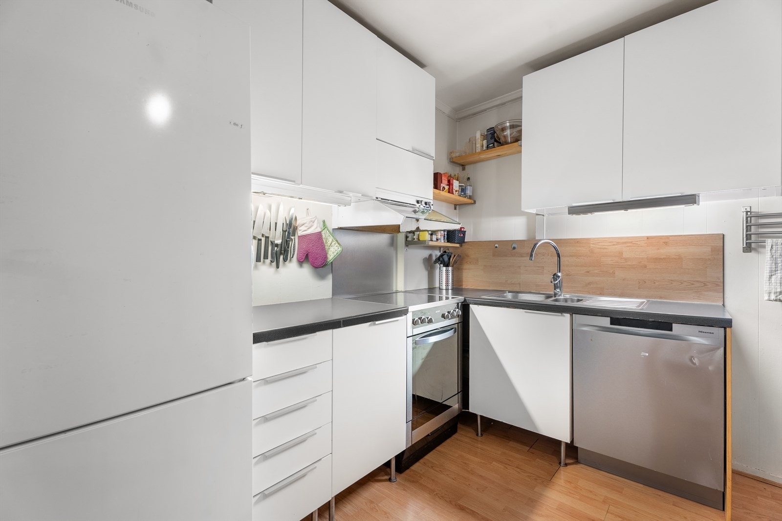 Kjøkkenet er i nyere tid oppgradert med nye fronter fra IKEA. Galleribilde