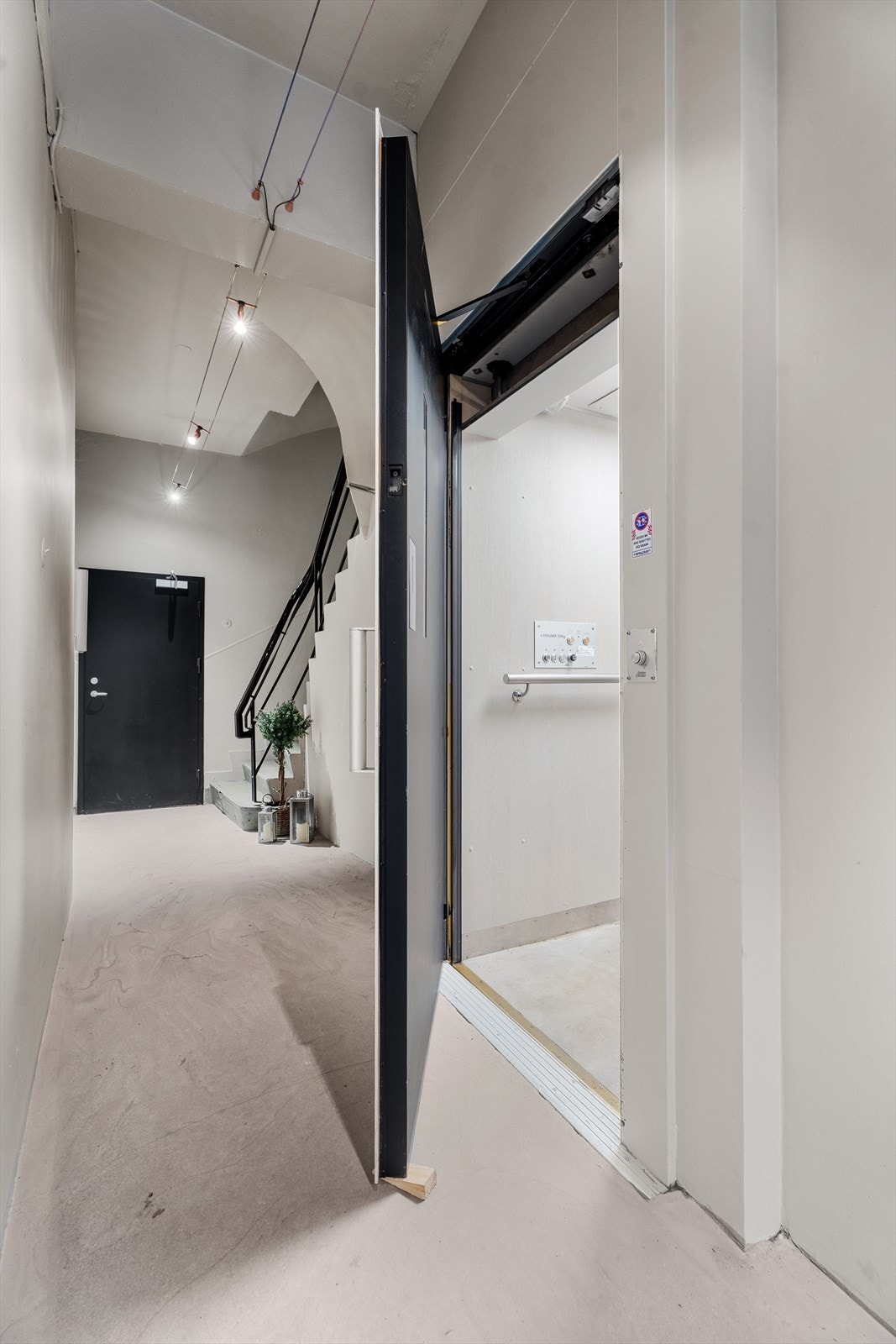 Med leiligheten følger det en praktisk kjellerbod på hele 15 m². Galleribilde