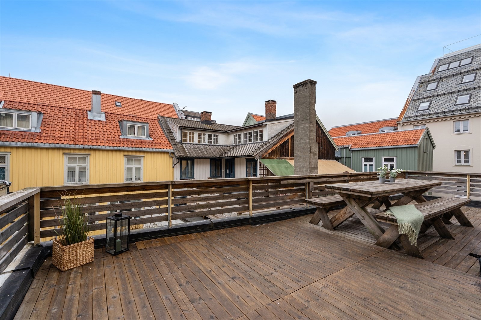 Her kan du nyte solen i lune og skjermede omgivelser, midt i sentrum. Galleribilde