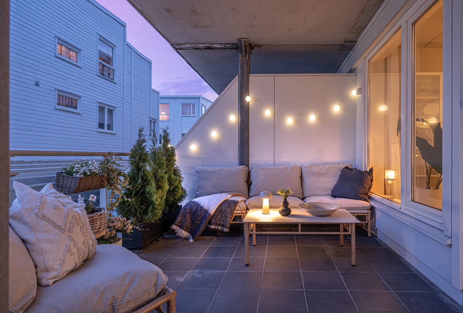 Utvendig er dette en praktfull plass å tilbringe late sommerdager. Galleribilde