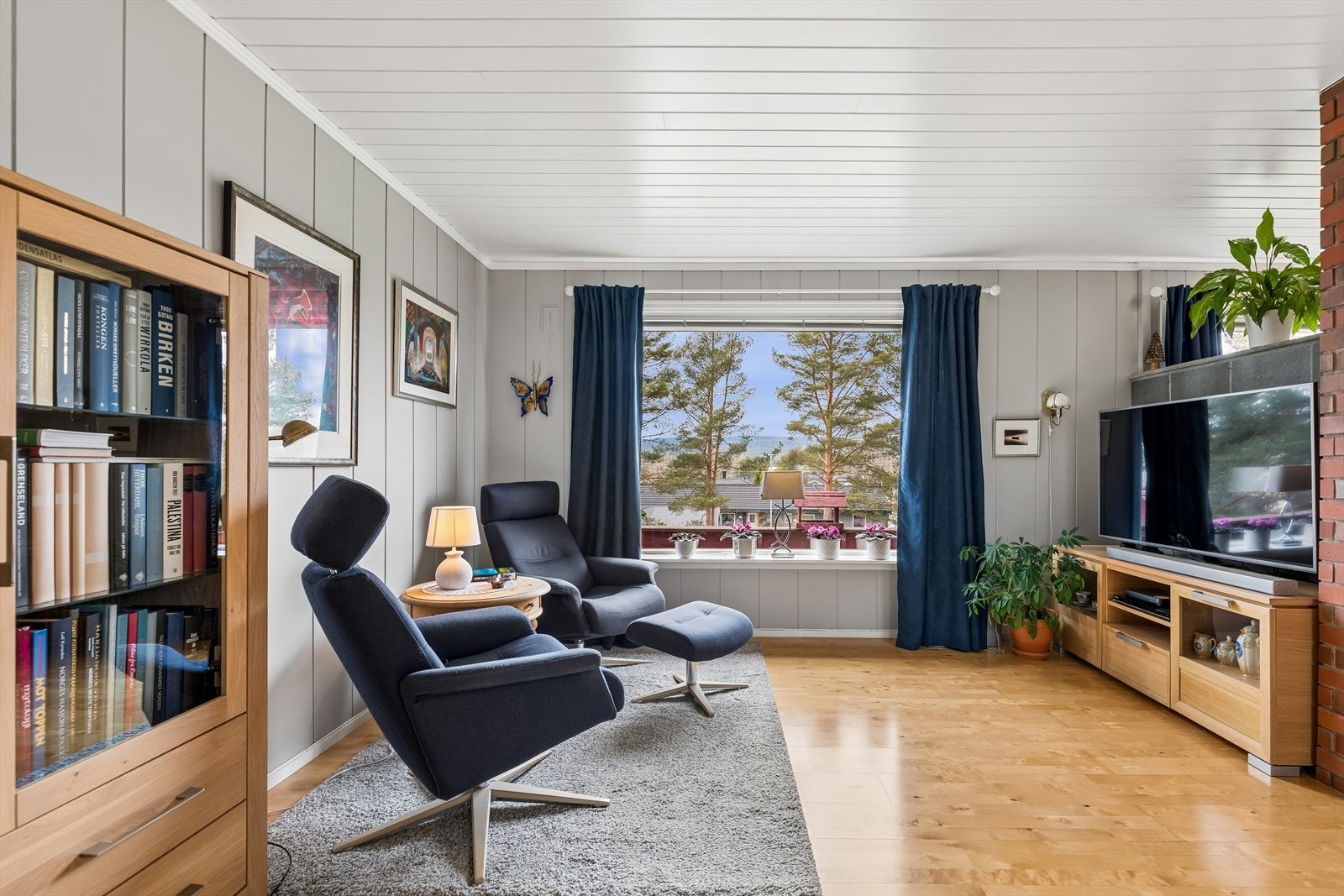 Hyggelig stuekrok med plass til tv/medialøsning. Galleribilde