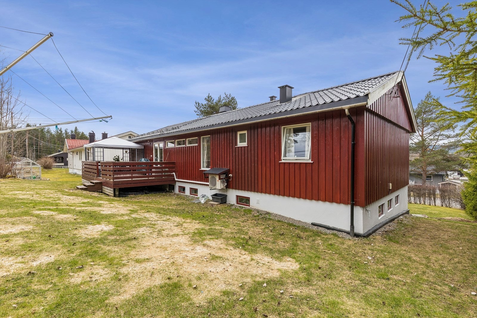 En velholdt og familievennlig enebolig i landlige og barnevennlige omgivelser. Galleribilde