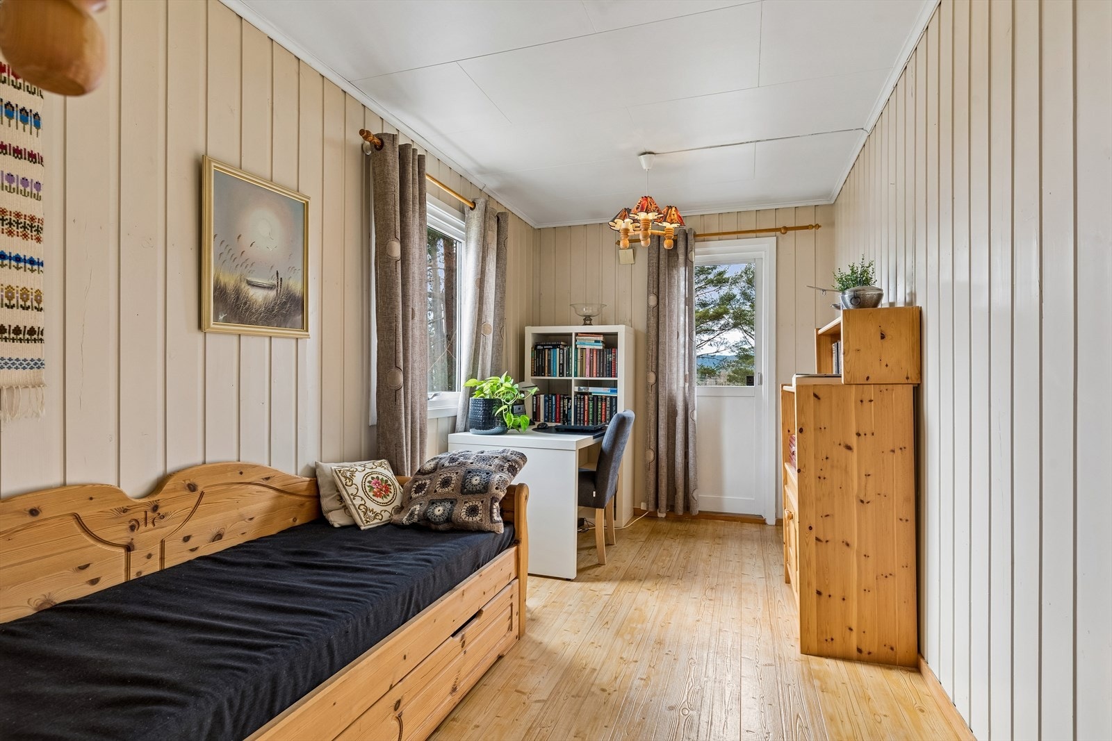 Fra ett av soverommene oppe er det utgang til en balkong. Galleribilde