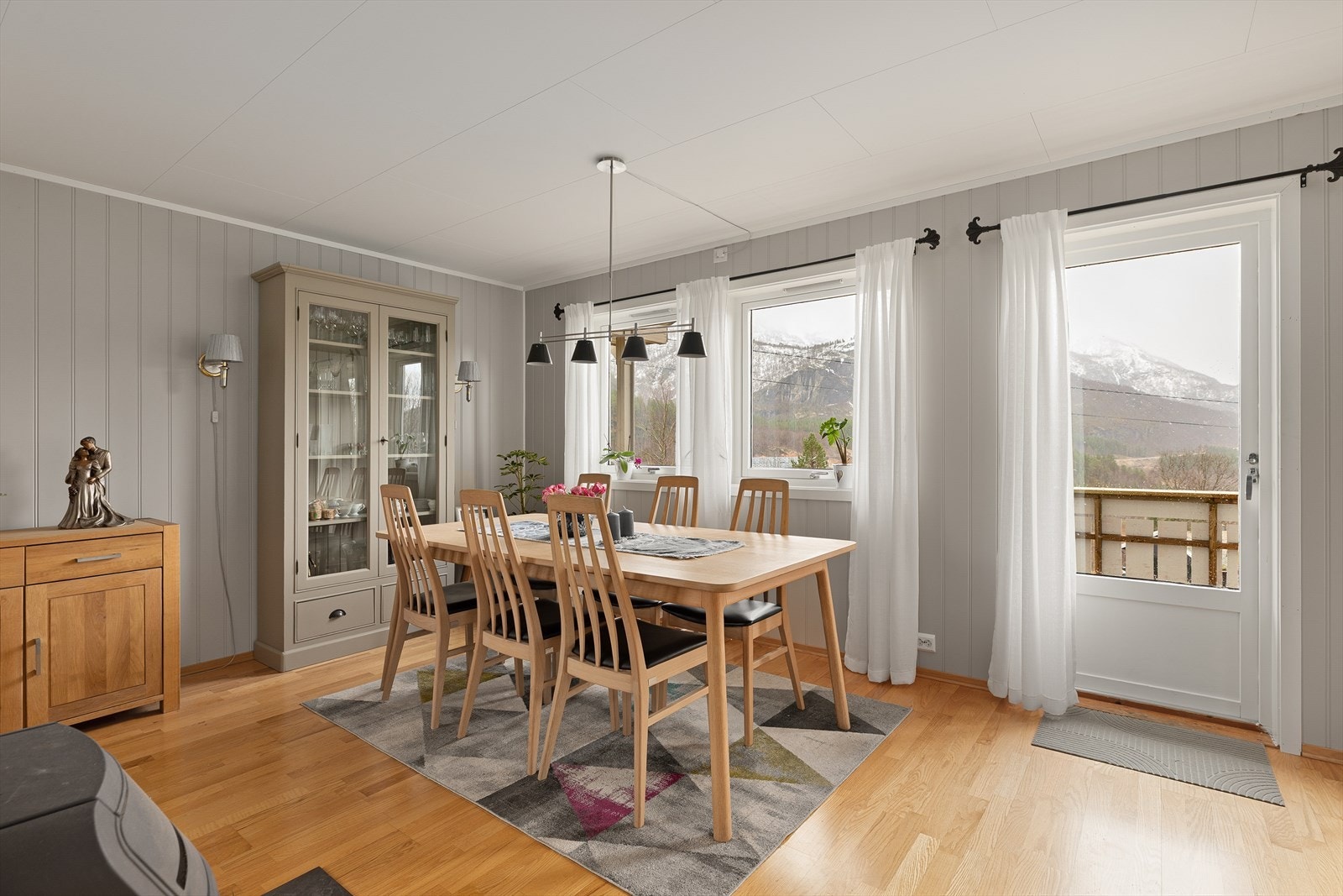 Utgang til terrasse på ca 65 m². Galleribilde